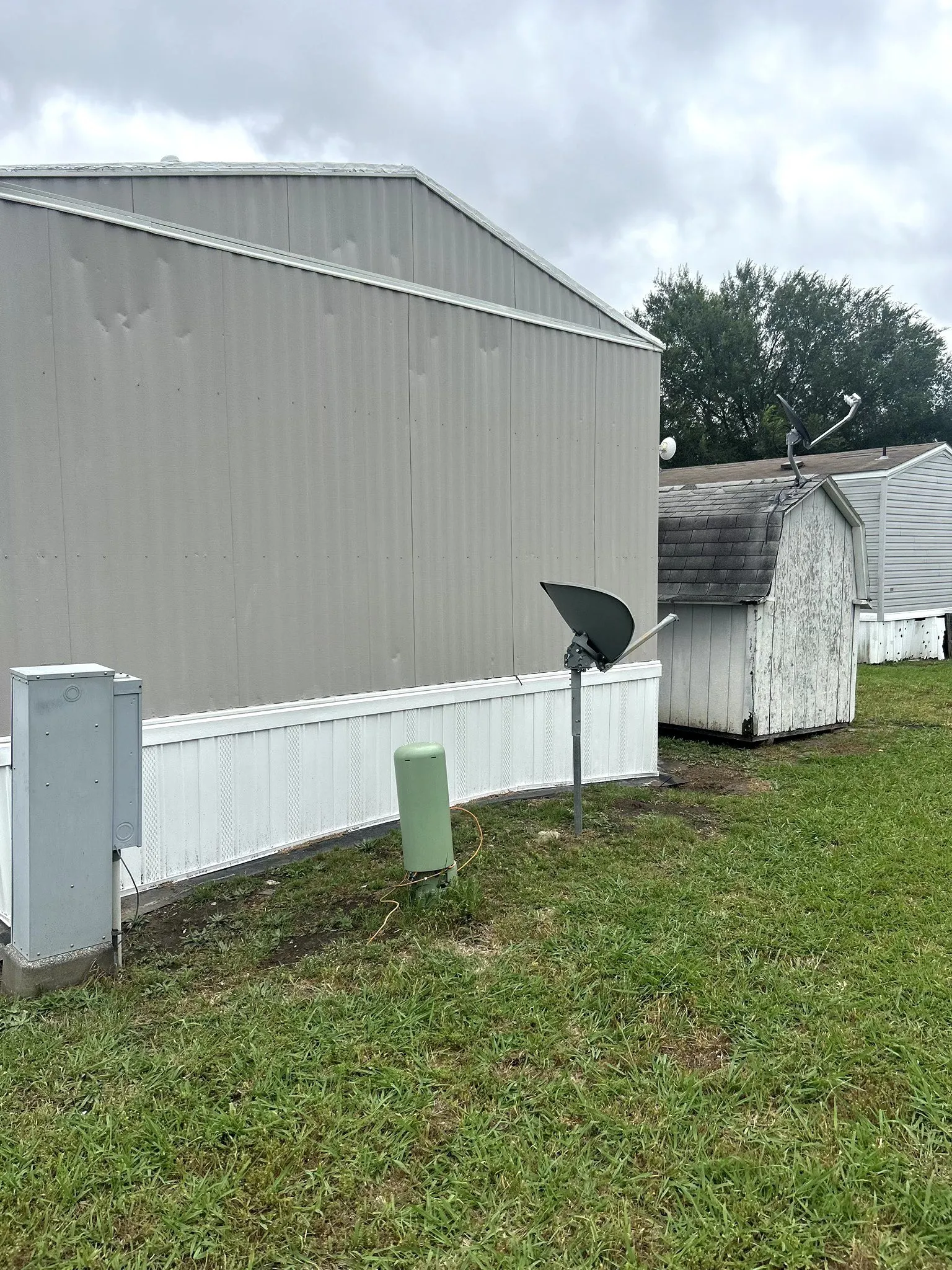 Manufactured Home For Sale in Dallas County , 717 Byron Road, Wilmer, Texas 75172, 3 Bedrooms, 2 Bathrooms, Garage spaces, 1,216 Sqft, built in 1996, Price $60,000, mls#21275916, Real Estate Agent in Wilmer, Homes For Sale in Dallas county, Homes For Sale in Wilmer, Realtor in Wilmer Texas, Real Estate Brokerage Independent Realty Texas, Luminita Cordes Realtor