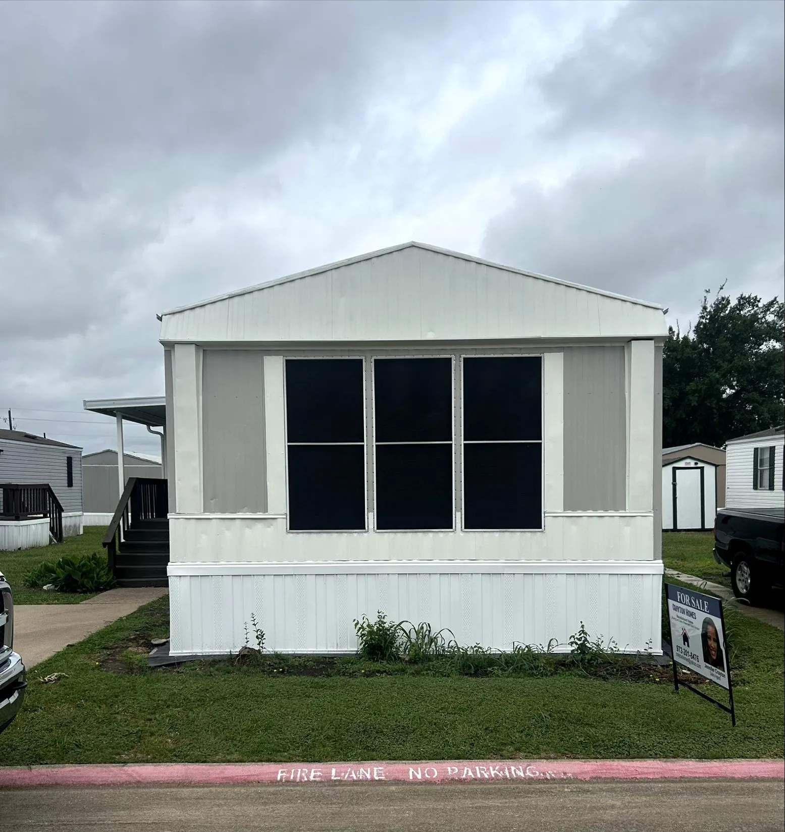 Manufactured Home For Sale in Dallas County , 717 Byron Road, Wilmer, Texas 75172, 3 Bedrooms, 2 Bathrooms, Garage spaces, 1,216 Sqft, built in 1996, Price $60,000, mls#21275916, Real Estate Agent in Wilmer, Homes For Sale in Dallas county, Homes For Sale in Wilmer, Realtor in Wilmer Texas, Real Estate Brokerage Independent Realty Texas, Luminita Cordes Realtor