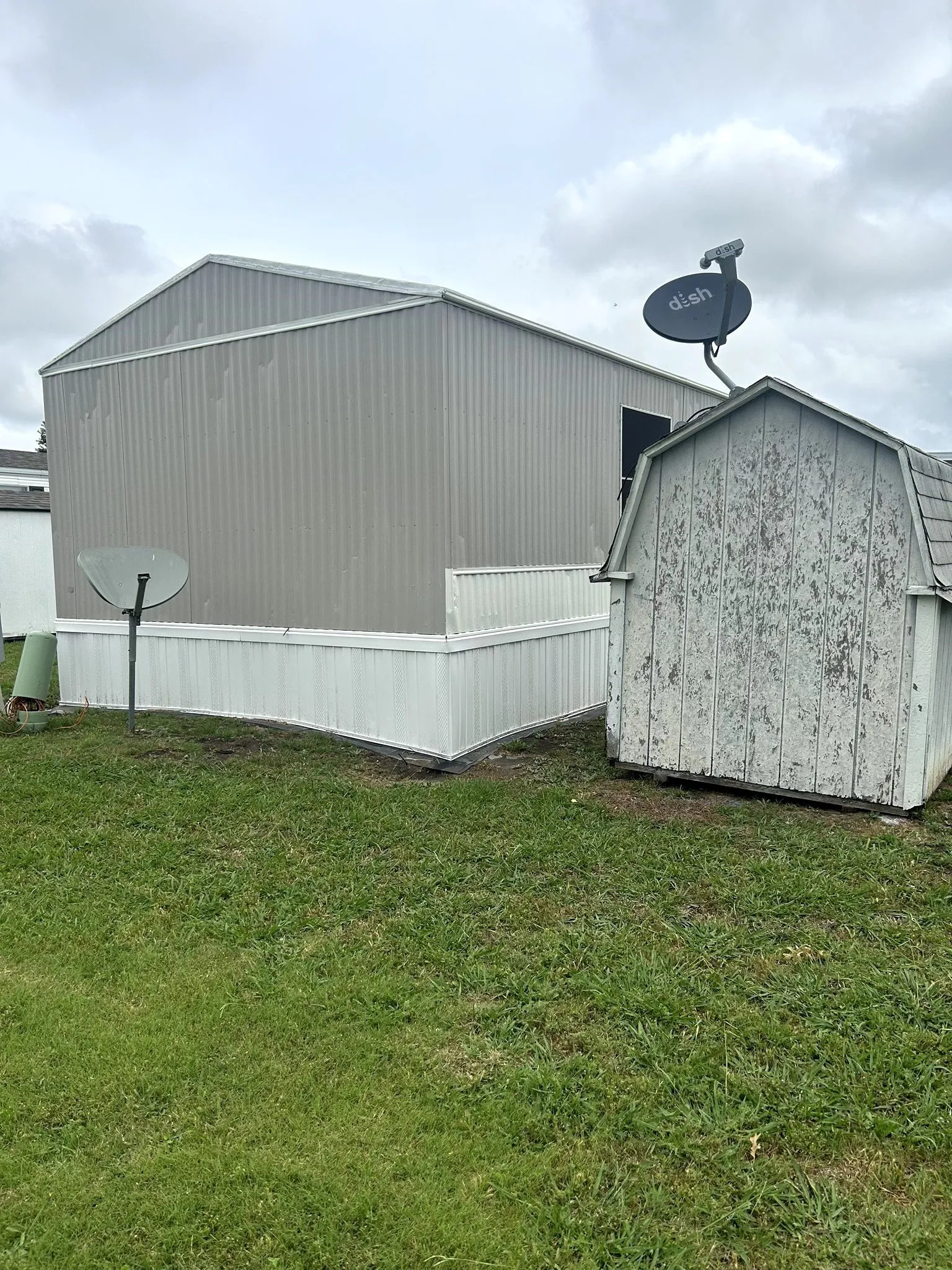 Manufactured Home For Sale in Dallas County , 717 Byron Road, Wilmer, Texas 75172, 3 Bedrooms, 2 Bathrooms, Garage spaces, 1,216 Sqft, built in 1996, Price $60,000, mls#21275916, Real Estate Agent in Wilmer, Homes For Sale in Dallas county, Homes For Sale in Wilmer, Realtor in Wilmer Texas, Real Estate Brokerage Independent Realty Texas, Luminita Cordes Realtor