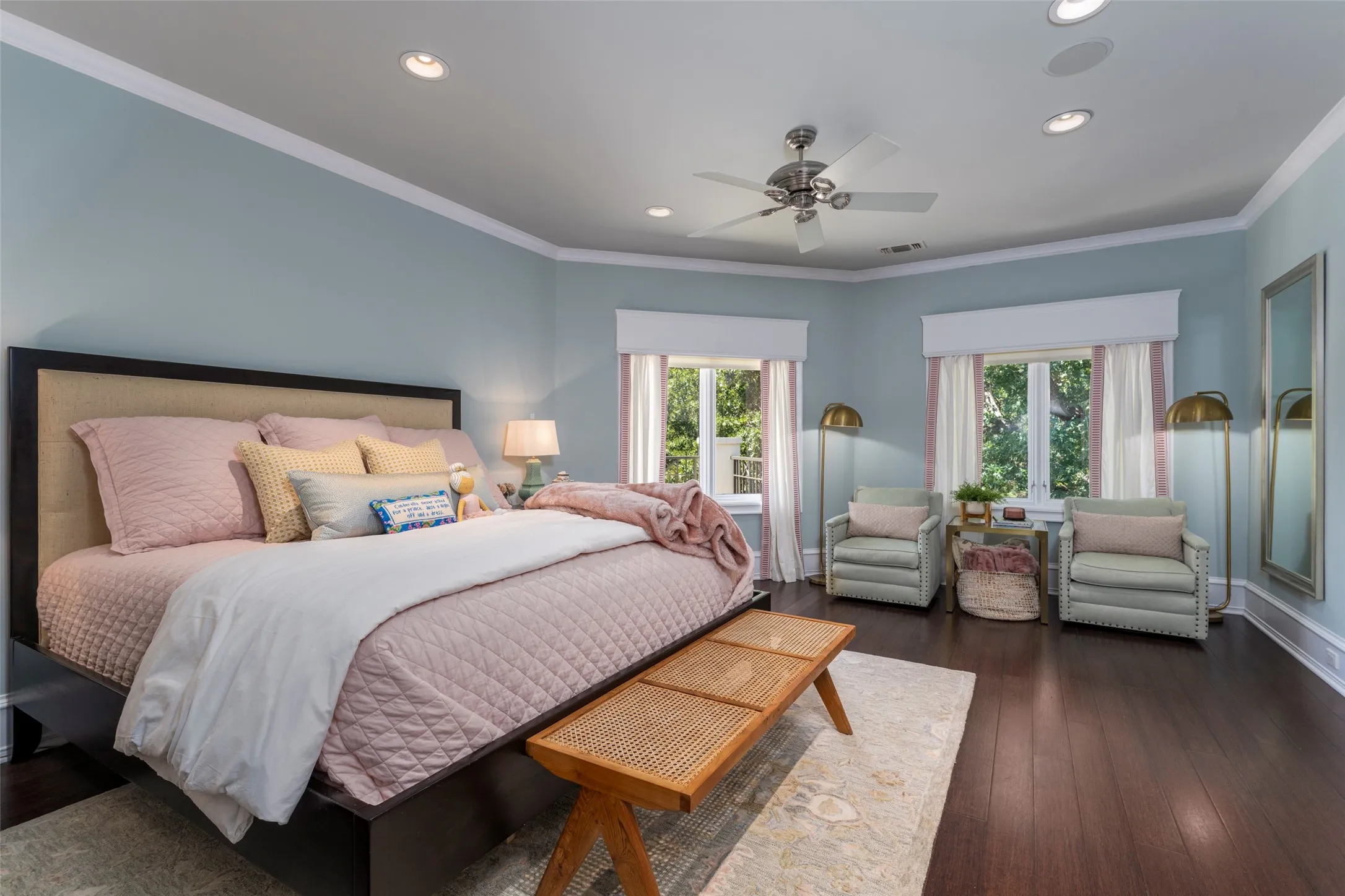 Upstairs secondary bedroom with bamboo flooring
and has a built-in desk.