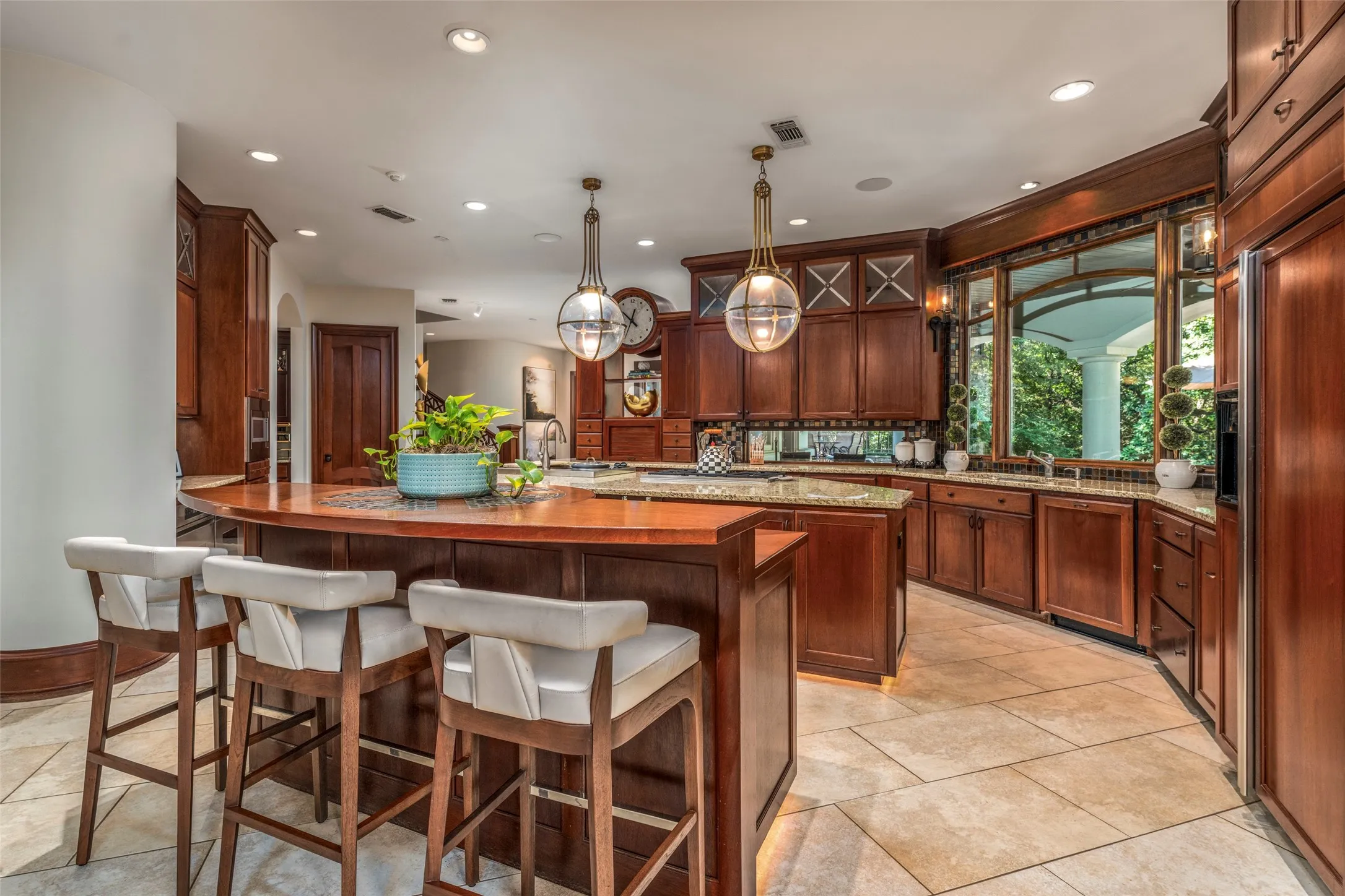 The open-plan kitchen with two islands is perfectly
designed for entertaining.