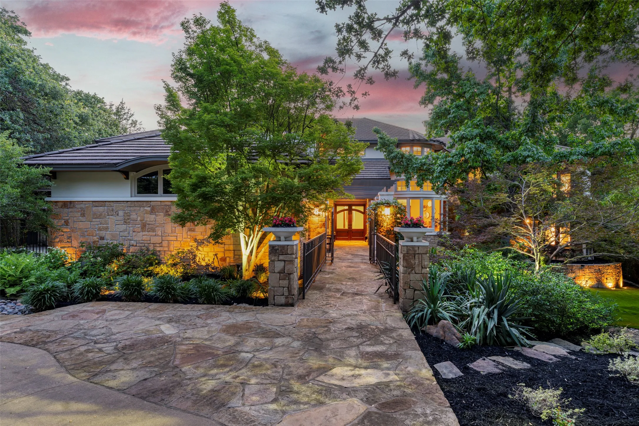 Single Family Residence For Sale in Tarrant County , 2702 Mark Twain Court, Arlington, Texas 76006, 4 Bedroom, 7 Bathroom, 4 Garage spaces, 7,445 Sqft, built in 2002, Price $2,400,000, mls#21272021, Real Estate Agent in Arlington, Homes For Sale in Tarrant county, Homes For Sale in Arlington, Realtor in Arlington Texas, Real Estate Brokerage Independent Realty Texas, Luminita Cordes Realtor