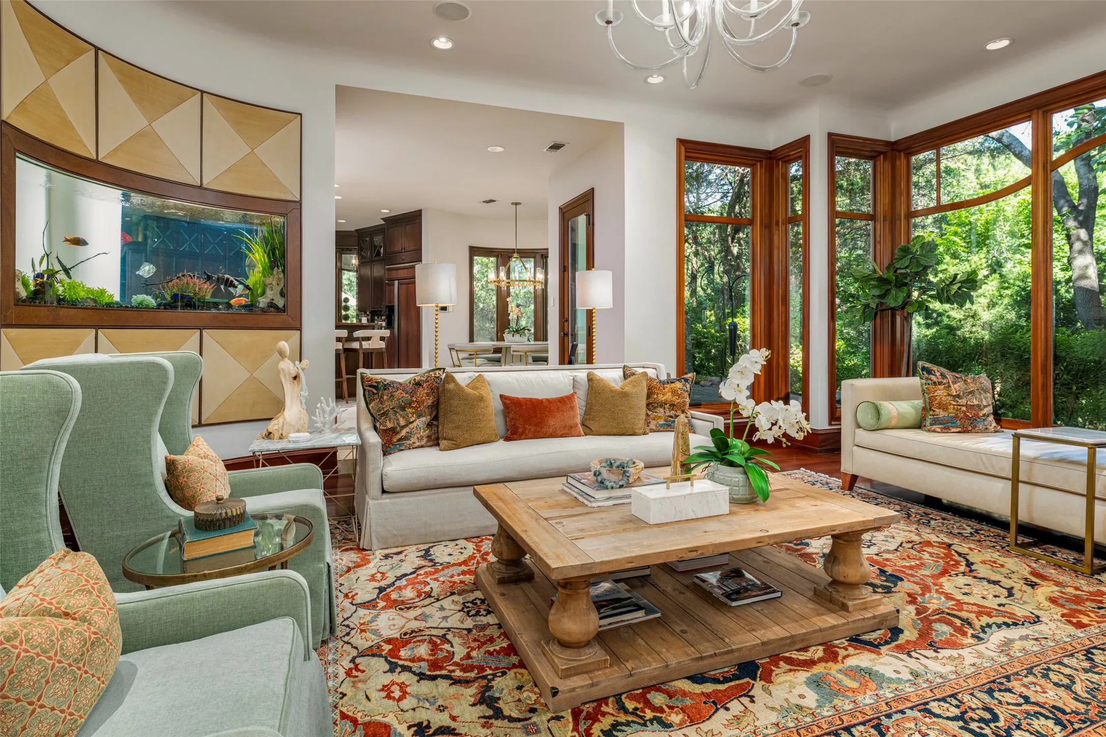 The formal living area with floor to ceiling windows
invites you to enjoy the tranquil views.