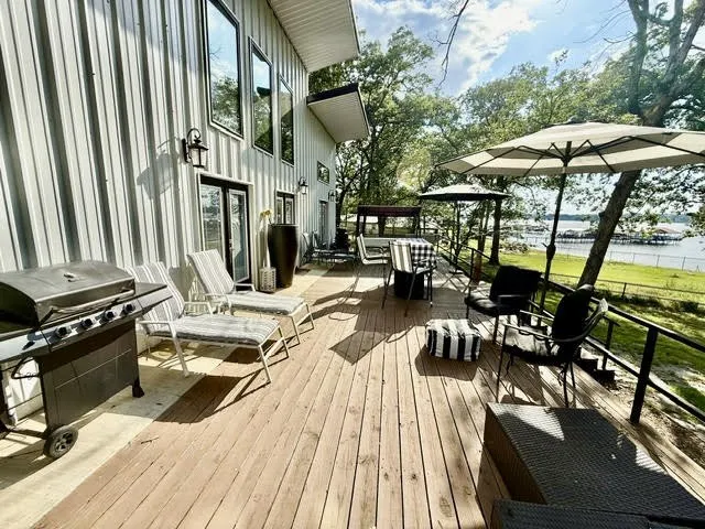 Single Family Residence For Sale in Henderson County , 6033 Gowan Drive, Malakoff, Texas 75148, 6 Bedrooms, 4 Bathrooms, 2 Garage spaces, 4,560 Sqft, built in 2019, Price $1,750,000, mls#21275945, Real Estate Agent in Malakoff, Homes For Sale in Henderson county, Homes For Sale in Malakoff, Realtor in Malakoff Texas, Real Estate Brokerage Independent Realty Texas, Luminita Cordes Realtor