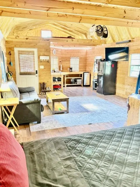 Single Family Residence For Sale in Henderson County , 6033 Gowan Drive, Malakoff, Texas 75148, 6 Bedrooms, 4 Bathrooms, 2 Garage spaces, 4,560 Sqft, built in 2019, Price $1,750,000, mls#21275945, Real Estate Agent in Malakoff, Homes For Sale in Henderson county, Homes For Sale in Malakoff, Realtor in Malakoff Texas, Real Estate Brokerage Independent Realty Texas, Luminita Cordes Realtor