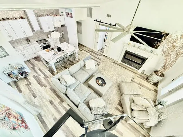 Single Family Residence For Sale in Henderson County , 6033 Gowan Drive, Malakoff, Texas 75148, 6 Bedrooms, 4 Bathrooms, 2 Garage spaces, 4,560 Sqft, built in 2019, Price $1,750,000, mls#21275945, Real Estate Agent in Malakoff, Homes For Sale in Henderson county, Homes For Sale in Malakoff, Realtor in Malakoff Texas, Real Estate Brokerage Independent Realty Texas, Luminita Cordes Realtor