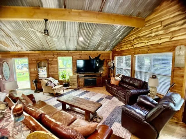 Single Family Residence For Sale in Henderson County , 6033 Gowan Drive, Malakoff, Texas 75148, 6 Bedrooms, 4 Bathrooms, 2 Garage spaces, 4,560 Sqft, built in 2019, Price $1,750,000, mls#21275945, Real Estate Agent in Malakoff, Homes For Sale in Henderson county, Homes For Sale in Malakoff, Realtor in Malakoff Texas, Real Estate Brokerage Independent Realty Texas, Luminita Cordes Realtor