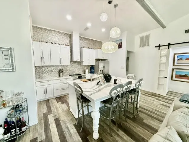 Single Family Residence For Sale in Henderson County , 6033 Gowan Drive, Malakoff, Texas 75148, 6 Bedrooms, 4 Bathrooms, 2 Garage spaces, 4,560 Sqft, built in 2019, Price $1,750,000, mls#21275945, Real Estate Agent in Malakoff, Homes For Sale in Henderson county, Homes For Sale in Malakoff, Realtor in Malakoff Texas, Real Estate Brokerage Independent Realty Texas, Luminita Cordes Realtor