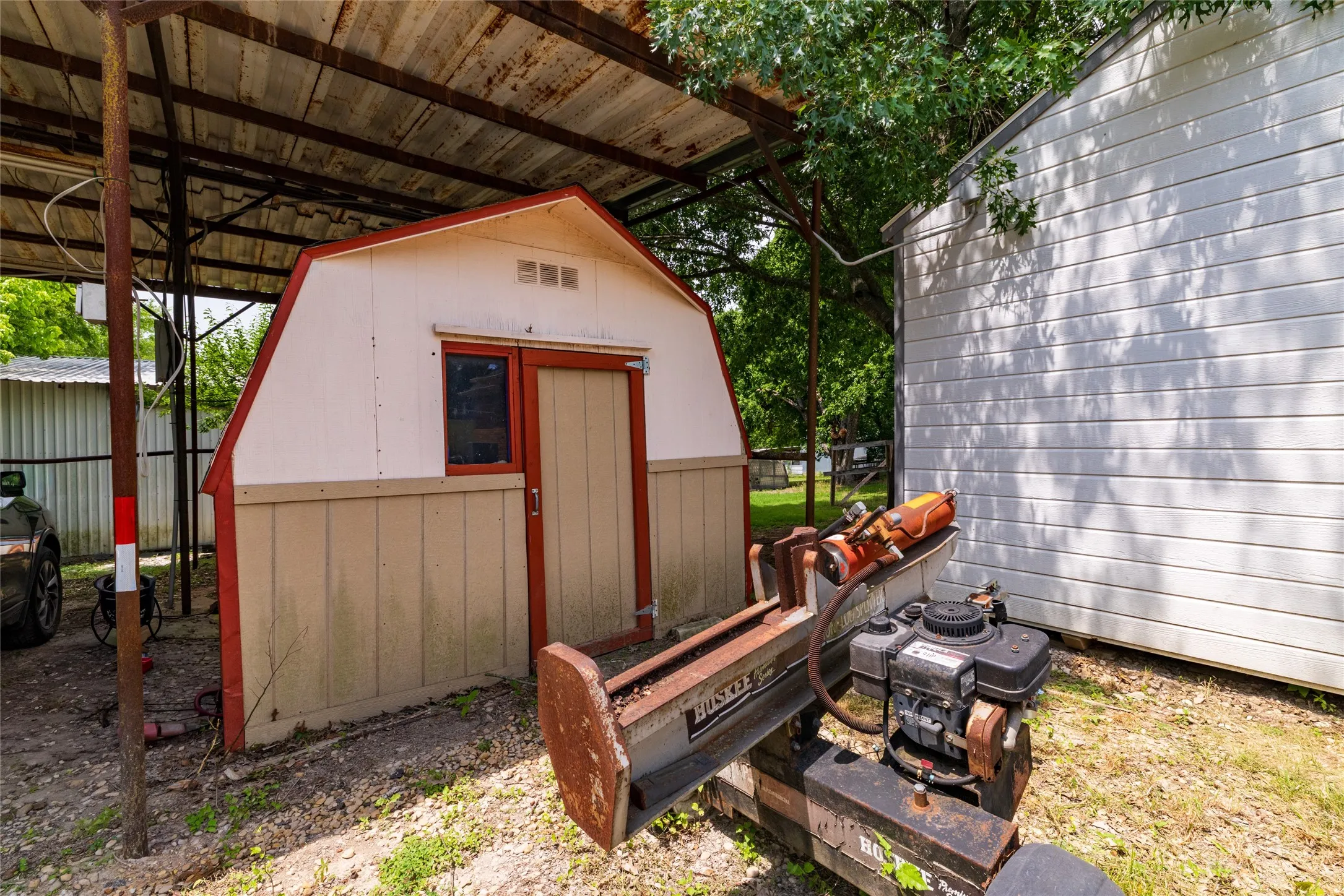 Single Family Residence For Sale in Ellis County , 130 Bells Chapel Road, Waxahachie, Texas 75165, 3 Bedroom, 2 Bathroom, Garage spaces, 1,823 Sqft, built in 1988, mls#21245081, Real Estate Agent in Waxahachie, Homes For Sale in Ellis county, Homes For Sale in Waxahachie, Realtor in Waxahachie Texas, Real Estate Brokerage Independent Realty Texas, Luminita Cordes Realtor