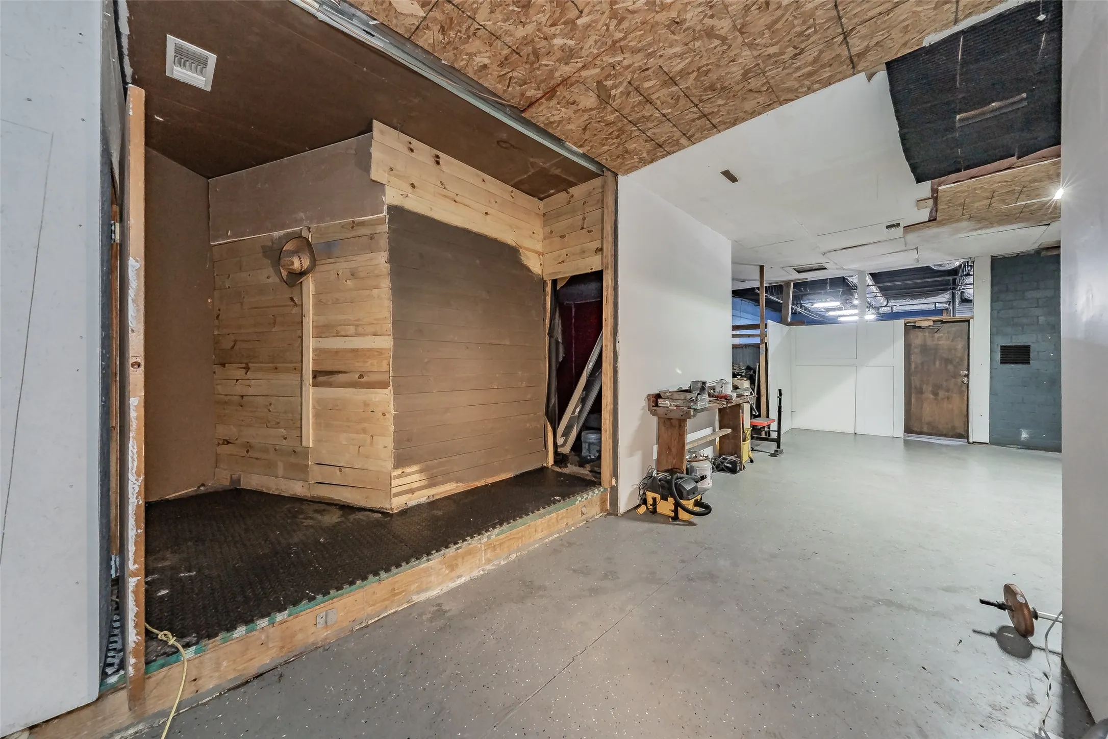 Industrial For Sale in Tarrant County , 2905 Bryan Avenue, Fort Worth, Texas 76104, 0, 0, Garage spaces, 0 Sqft, built in 1955, mls#21275976, Real Estate Agent in Fort Worth, Homes For Sale in Tarrant county, Homes For Sale in Fort Worth, Realtor in Fort Worth Texas, Real Estate Brokerage Independent Realty Texas, Luminita Cordes Realtor