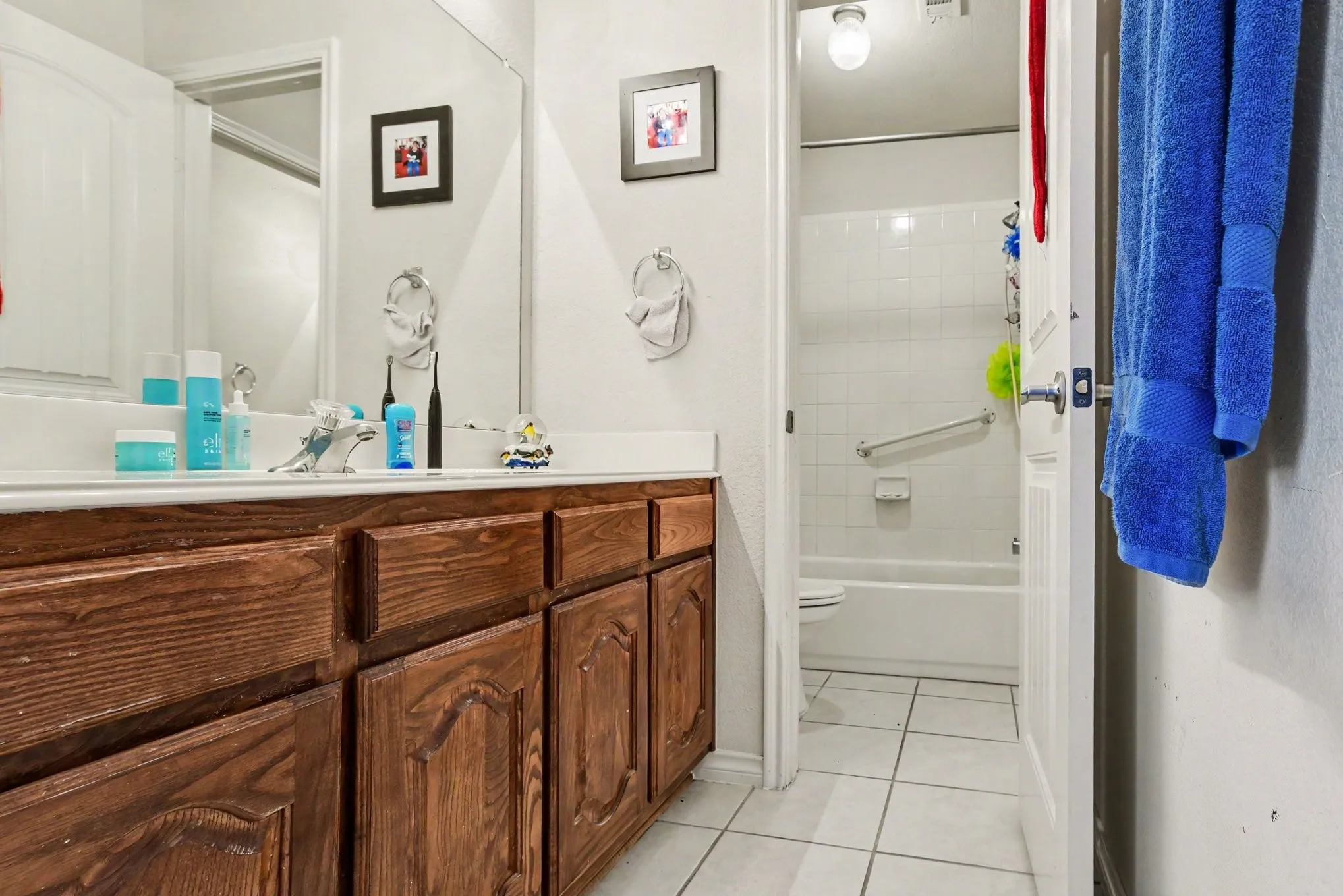 Single Family Residence For Sale in Dallas County , 3210 Silver Springs Way, Rowlett, Texas 75089, 4 Bedroom, 3 Bathroom, 2 Garage spaces, 2,920 Sqft, built in 2006, Price $399,000, mls#21275970, Real Estate Agent in Rowlett, Homes For Sale in Dallas county, Homes For Sale in Rowlett, Realtor in Rowlett Texas, Real Estate Brokerage Independent Realty Texas, Luminita Cordes Realtor