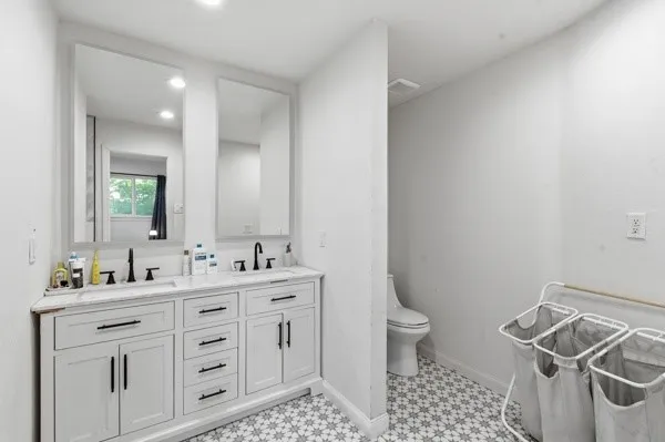 Single Family Residence For Sale in Tarrant County , 714 S Deerfield Circle, Arlington, Texas 76015, 4 Bedroom, 2 Bathroom, 1 Garage spaces, 2,281 Sqft, built in 1972, mls#21276003, Real Estate Agent in Arlington, Homes For Sale in Tarrant county, Homes For Sale in Arlington, Realtor in Arlington Texas, Real Estate Brokerage Independent Realty Texas, Luminita Cordes Realtor