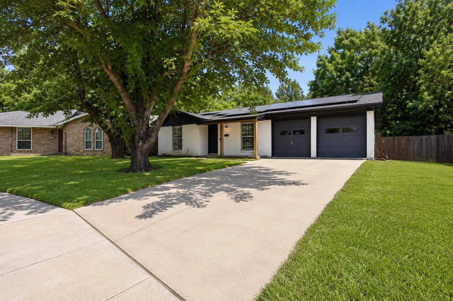 Single Family Residence For Sale in Tarrant County , 714 S Deerfield Circle, Arlington, Texas 76015, 4 Bedroom, 2 Bathroom, 1 Garage spaces, 2,281 Sqft, built in 1972, mls#21276003, Real Estate Agent in Arlington, Homes For Sale in Tarrant county, Homes For Sale in Arlington, Realtor in Arlington Texas, Real Estate Brokerage Independent Realty Texas, Luminita Cordes Realtor