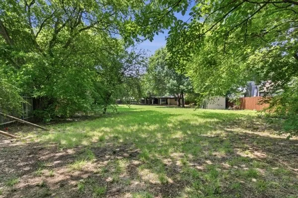 Single Family Residence For Sale in Tarrant County , 714 S Deerfield Circle, Arlington, Texas 76015, 4 Bedroom, 2 Bathroom, 1 Garage spaces, 2,281 Sqft, built in 1972, mls#21276003, Real Estate Agent in Arlington, Homes For Sale in Tarrant county, Homes For Sale in Arlington, Realtor in Arlington Texas, Real Estate Brokerage Independent Realty Texas, Luminita Cordes Realtor