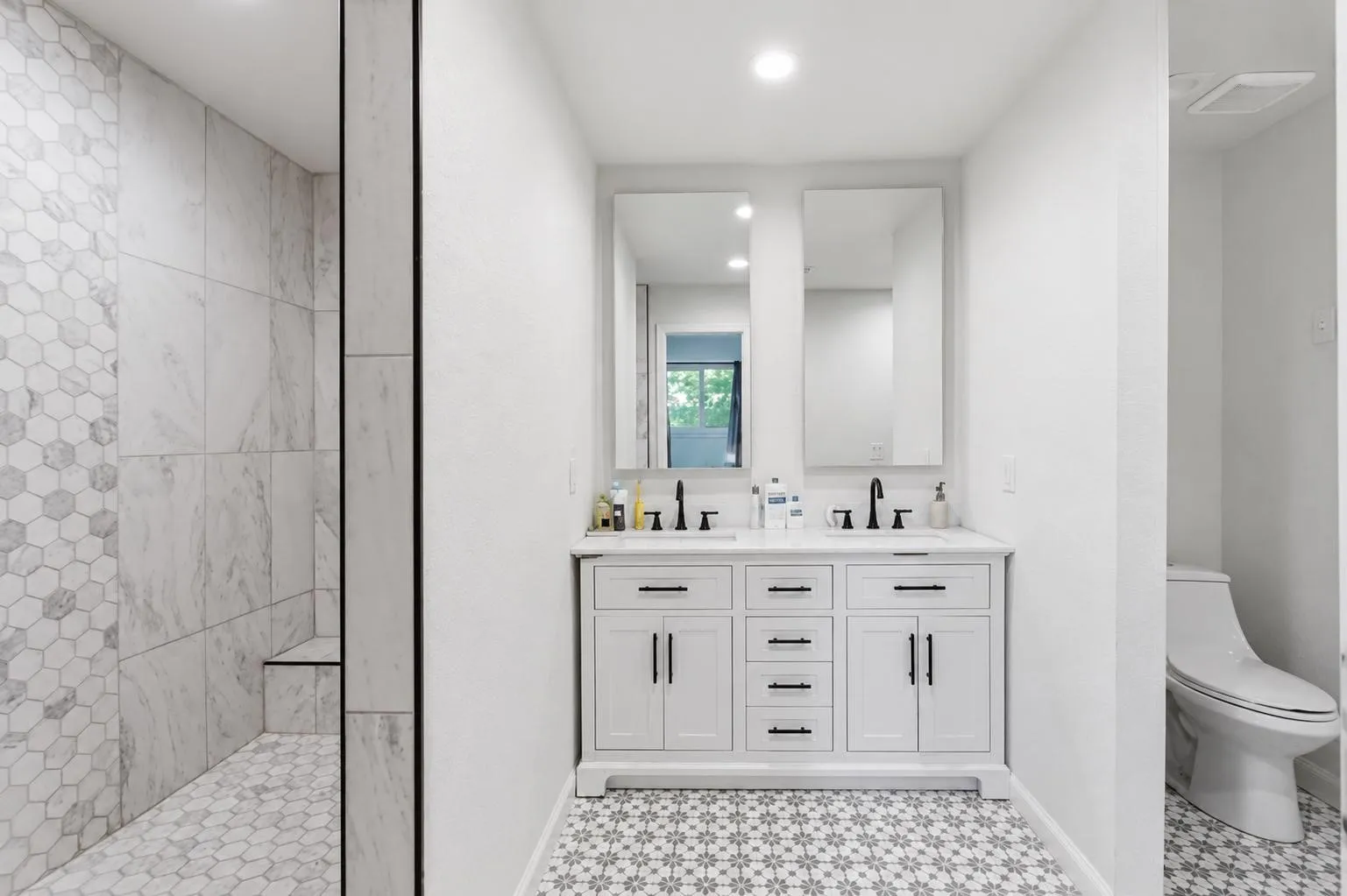 Single Family Residence For Sale in Tarrant County , 714 S Deerfield Circle, Arlington, Texas 76015, 4 Bedroom, 2 Bathroom, 1 Garage spaces, 2,281 Sqft, built in 1972, mls#21276003, Real Estate Agent in Arlington, Homes For Sale in Tarrant county, Homes For Sale in Arlington, Realtor in Arlington Texas, Real Estate Brokerage Independent Realty Texas, Luminita Cordes Realtor