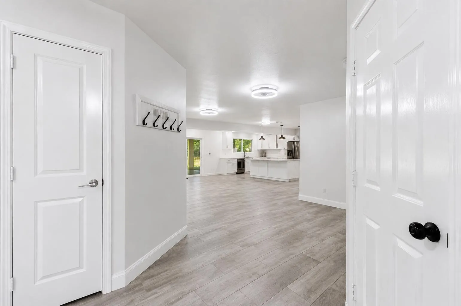 Single Family Residence For Sale in Tarrant County , 714 S Deerfield Circle, Arlington, Texas 76015, 4 Bedroom, 2 Bathroom, 1 Garage spaces, 2,281 Sqft, built in 1972, mls#21276003, Real Estate Agent in Arlington, Homes For Sale in Tarrant county, Homes For Sale in Arlington, Realtor in Arlington Texas, Real Estate Brokerage Independent Realty Texas, Luminita Cordes Realtor
