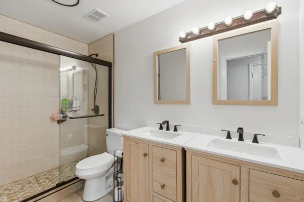 Single Family Residence For Sale in Tarrant County , 714 S Deerfield Circle, Arlington, Texas 76015, 4 Bedroom, 2 Bathroom, 1 Garage spaces, 2,281 Sqft, built in 1972, mls#21276003, Real Estate Agent in Arlington, Homes For Sale in Tarrant county, Homes For Sale in Arlington, Realtor in Arlington Texas, Real Estate Brokerage Independent Realty Texas, Luminita Cordes Realtor
