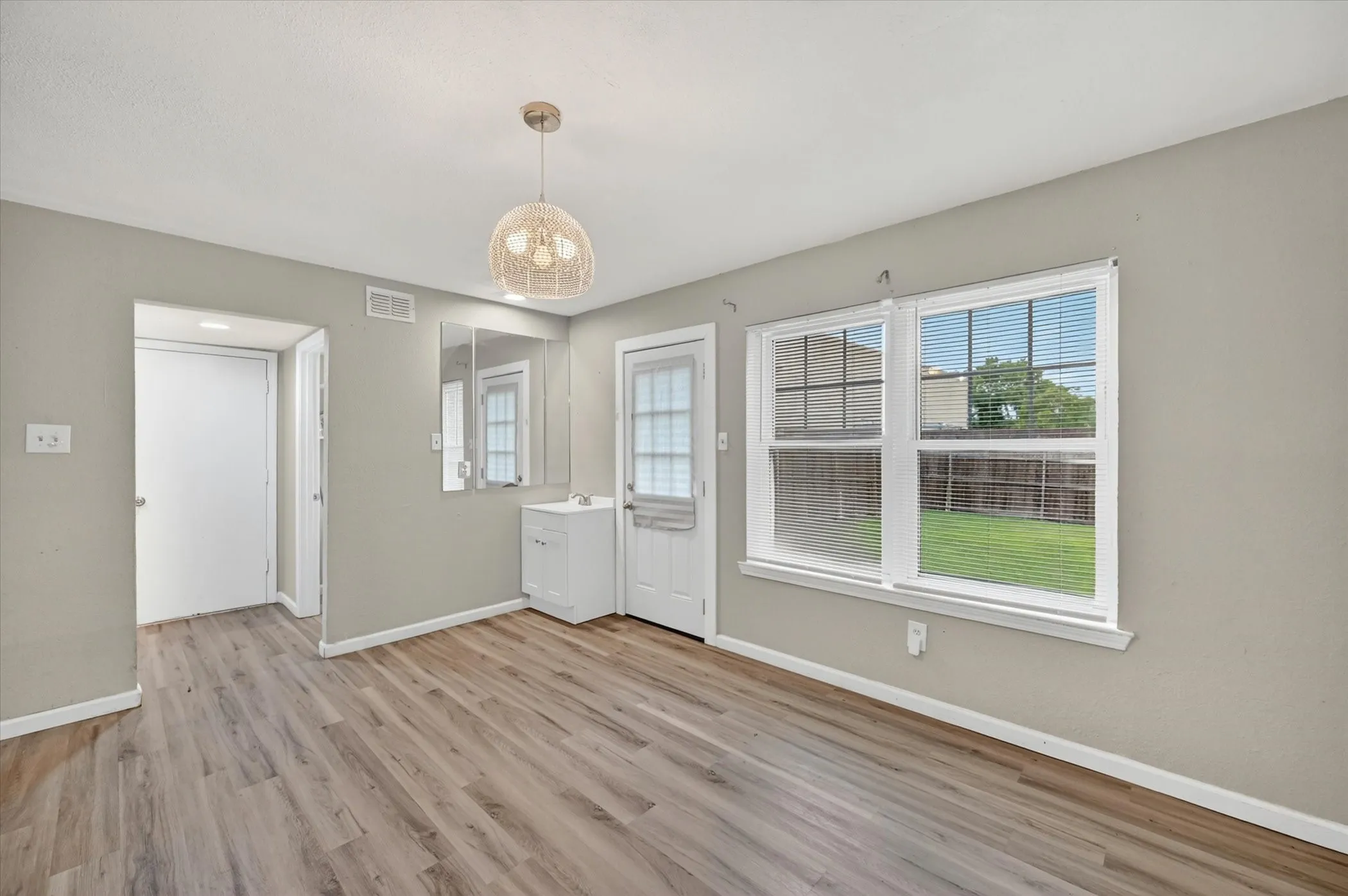 Single Family Residence For Sale in Dallas County , 3025 David Drive, Rowlett, Texas 75088, 4 Bedroom, 2 Bathroom, 2 Garage spaces, 2,176 Sqft, built in 1986, mls#21260607, Real Estate Agent in Rowlett, Homes For Sale in Dallas county, Homes For Sale in Rowlett, Realtor in Rowlett Texas, Real Estate Brokerage Independent Realty Texas, Luminita Cordes Realtor