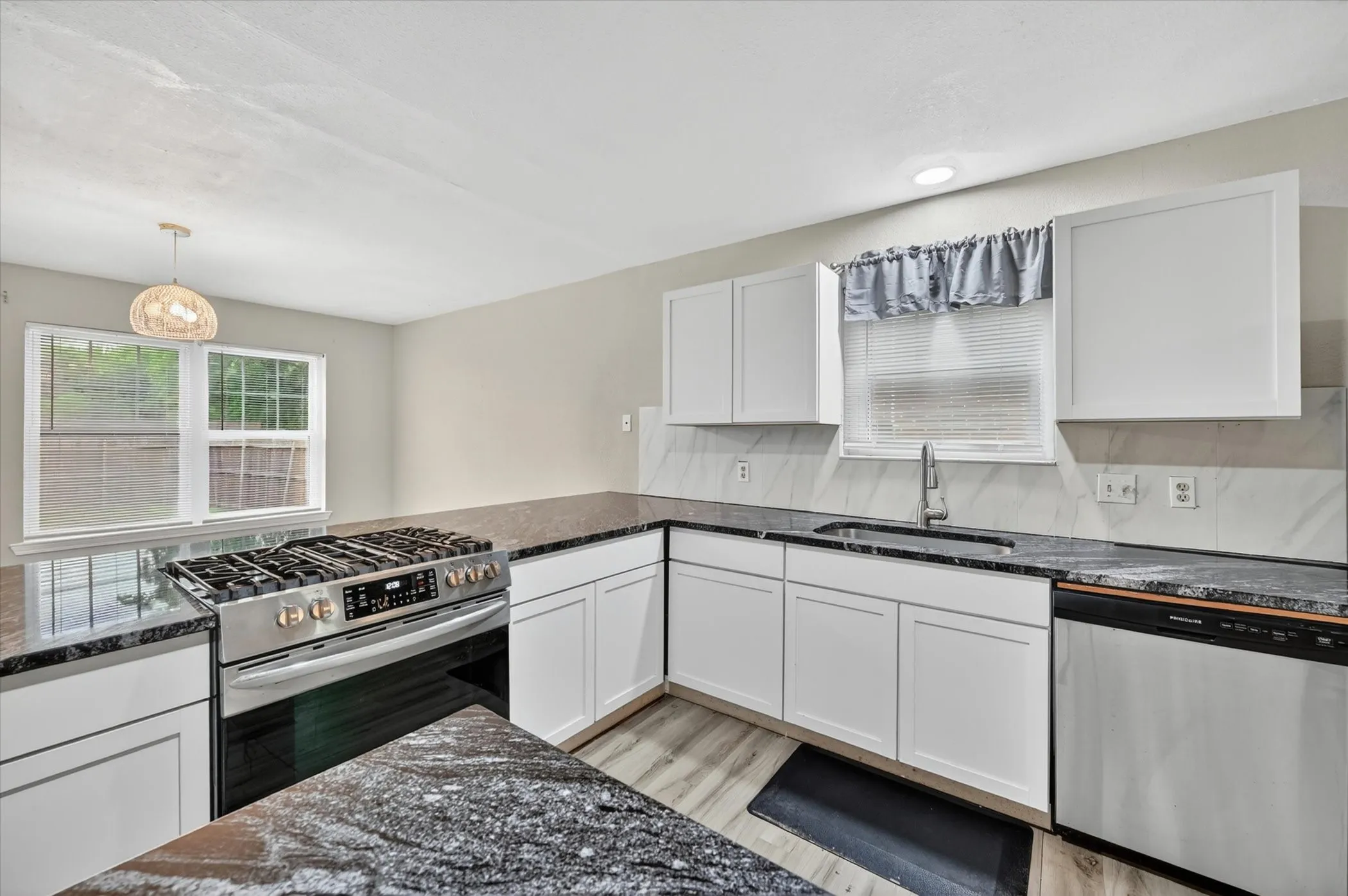 Single Family Residence For Sale in Dallas County , 3025 David Drive, Rowlett, Texas 75088, 4 Bedroom, 2 Bathroom, 2 Garage spaces, 2,176 Sqft, built in 1986, mls#21260607, Real Estate Agent in Rowlett, Homes For Sale in Dallas county, Homes For Sale in Rowlett, Realtor in Rowlett Texas, Real Estate Brokerage Independent Realty Texas, Luminita Cordes Realtor