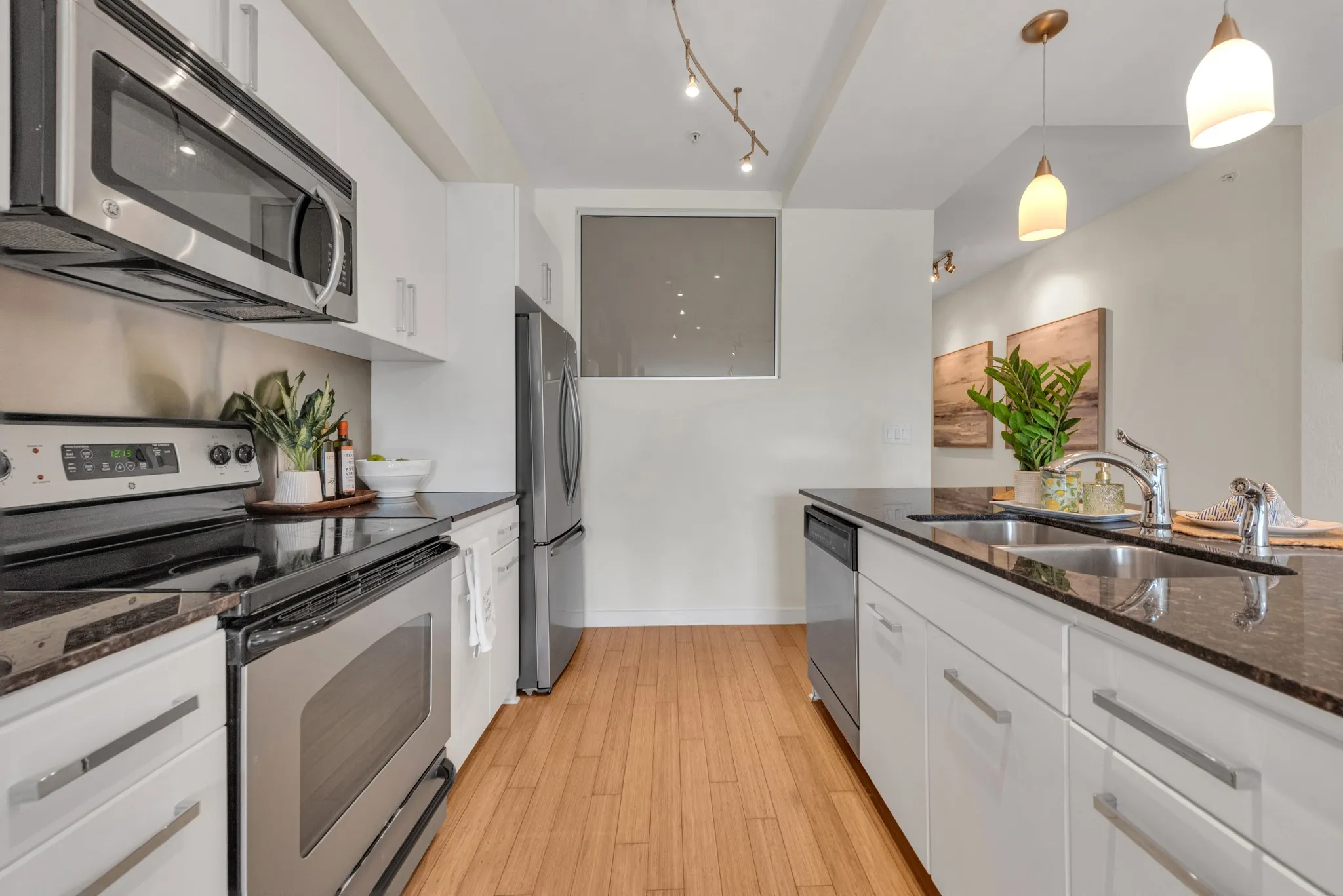 Condominium For Sale in Dallas County , 4040 N Hall Street 304, Dallas, Texas 75219, 2 Bedroom, 2 Bathroom, 1 Garage spaces, 1,201 Sqft, built in 2006, mls#21276017, Real Estate Agent in Dallas, Homes For Sale in Dallas county, Homes For Sale in Dallas, Realtor in Dallas Texas, Real Estate Brokerage Independent Realty Texas, Luminita Cordes Realtor