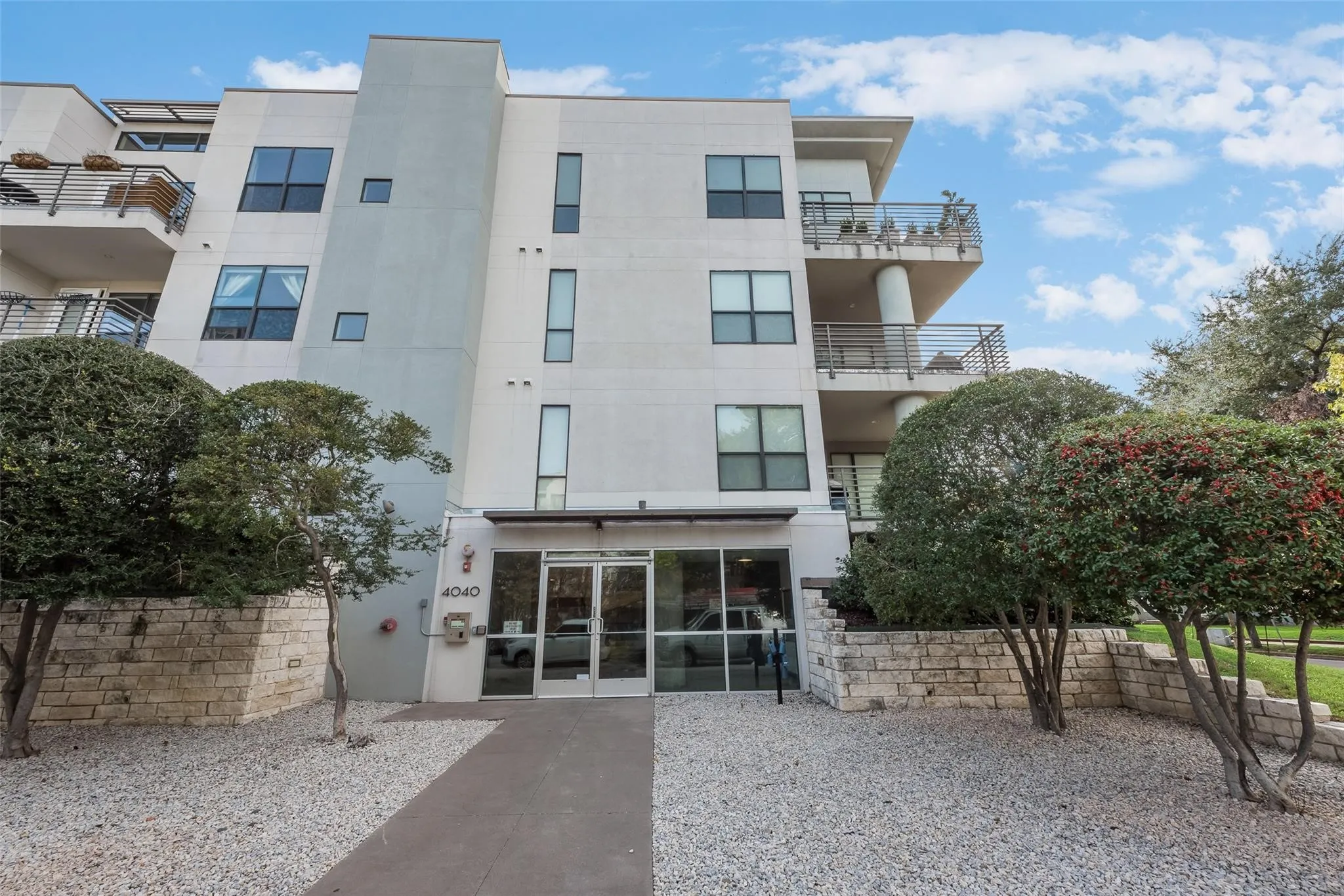 Condominium For Sale in Dallas County , 4040 N Hall Street 304, Dallas, Texas 75219, 2 Bedroom, 2 Bathroom, 1 Garage spaces, 1,201 Sqft, built in 2006, mls#21276017, Real Estate Agent in Dallas, Homes For Sale in Dallas county, Homes For Sale in Dallas, Realtor in Dallas Texas, Real Estate Brokerage Independent Realty Texas, Luminita Cordes Realtor