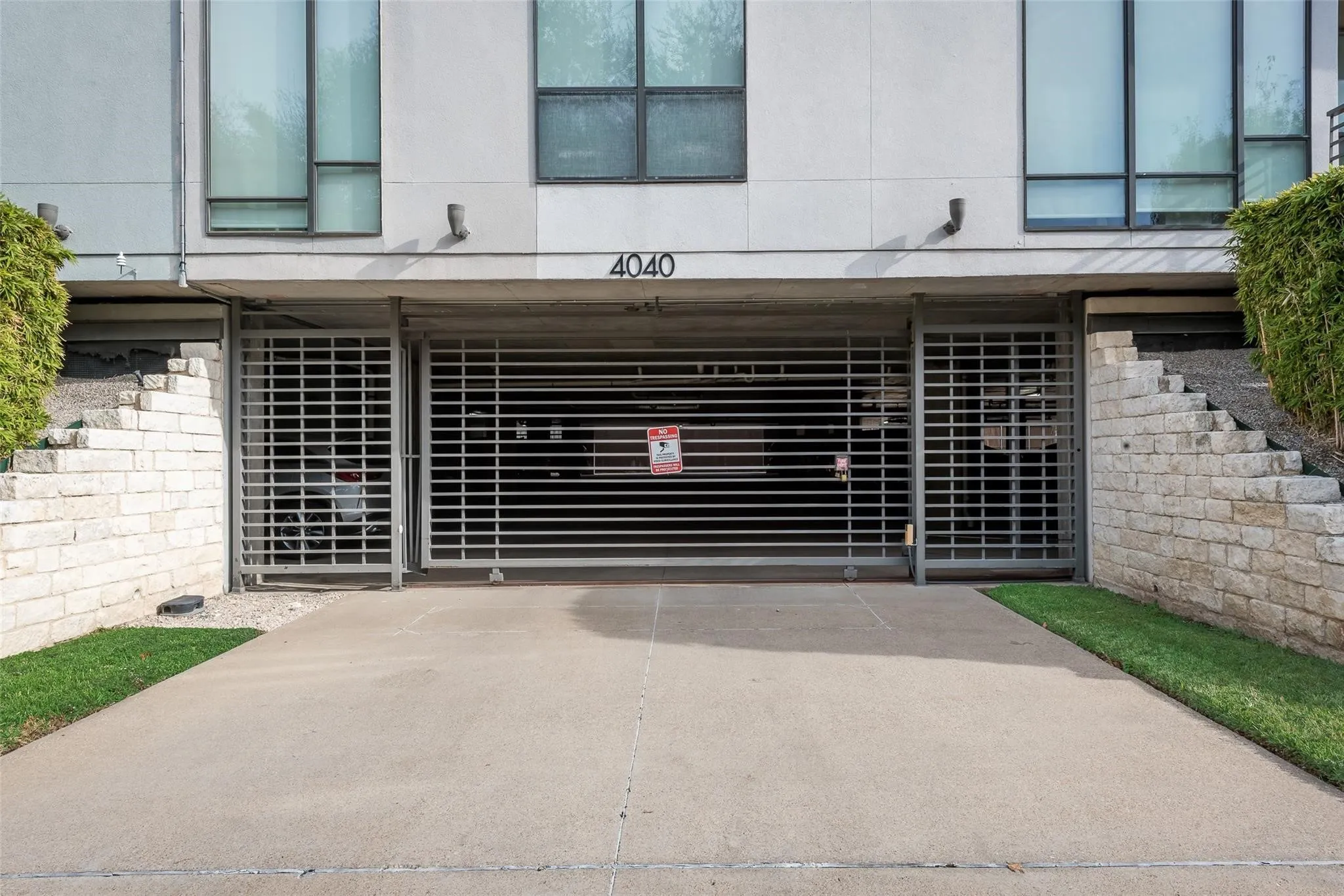 Condominium For Sale in Dallas County , 4040 N Hall Street 304, Dallas, Texas 75219, 2 Bedroom, 2 Bathroom, 1 Garage spaces, 1,201 Sqft, built in 2006, mls#21276017, Real Estate Agent in Dallas, Homes For Sale in Dallas county, Homes For Sale in Dallas, Realtor in Dallas Texas, Real Estate Brokerage Independent Realty Texas, Luminita Cordes Realtor