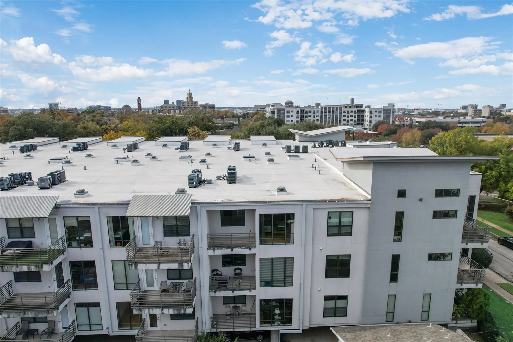 Condominium For Sale in Dallas County , 4040 N Hall Street 304, Dallas, Texas 75219, 2 Bedroom, 2 Bathroom, 1 Garage spaces, 1,201 Sqft, built in 2006, mls#21276017, Real Estate Agent in Dallas, Homes For Sale in Dallas county, Homes For Sale in Dallas, Realtor in Dallas Texas, Real Estate Brokerage Independent Realty Texas, Luminita Cordes Realtor