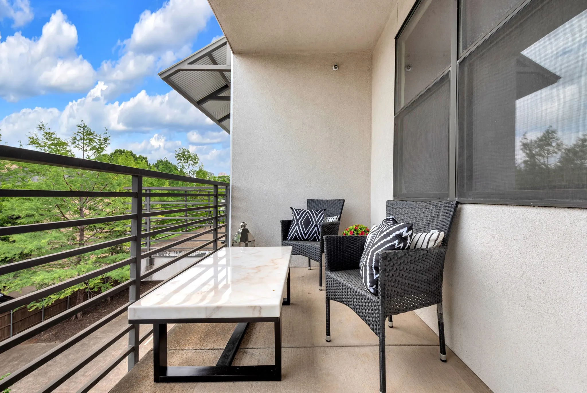 Condominium For Sale in Dallas County , 4040 N Hall Street 304, Dallas, Texas 75219, 2 Bedroom, 2 Bathroom, 1 Garage spaces, 1,201 Sqft, built in 2006, mls#21276017, Real Estate Agent in Dallas, Homes For Sale in Dallas county, Homes For Sale in Dallas, Realtor in Dallas Texas, Real Estate Brokerage Independent Realty Texas, Luminita Cordes Realtor