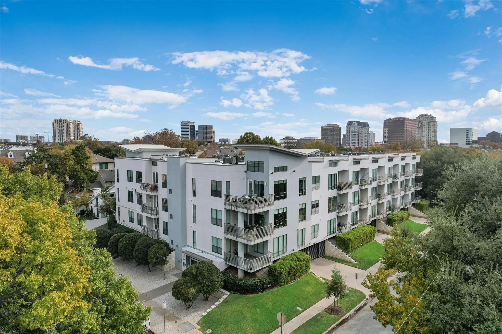 Condominium For Sale in Dallas County , 4040 N Hall Street 304, Dallas, Texas 75219, 2 Bedroom, 2 Bathroom, 1 Garage spaces, 1,201 Sqft, built in 2006, mls#21276017, Real Estate Agent in Dallas, Homes For Sale in Dallas county, Homes For Sale in Dallas, Realtor in Dallas Texas, Real Estate Brokerage Independent Realty Texas, Luminita Cordes Realtor
