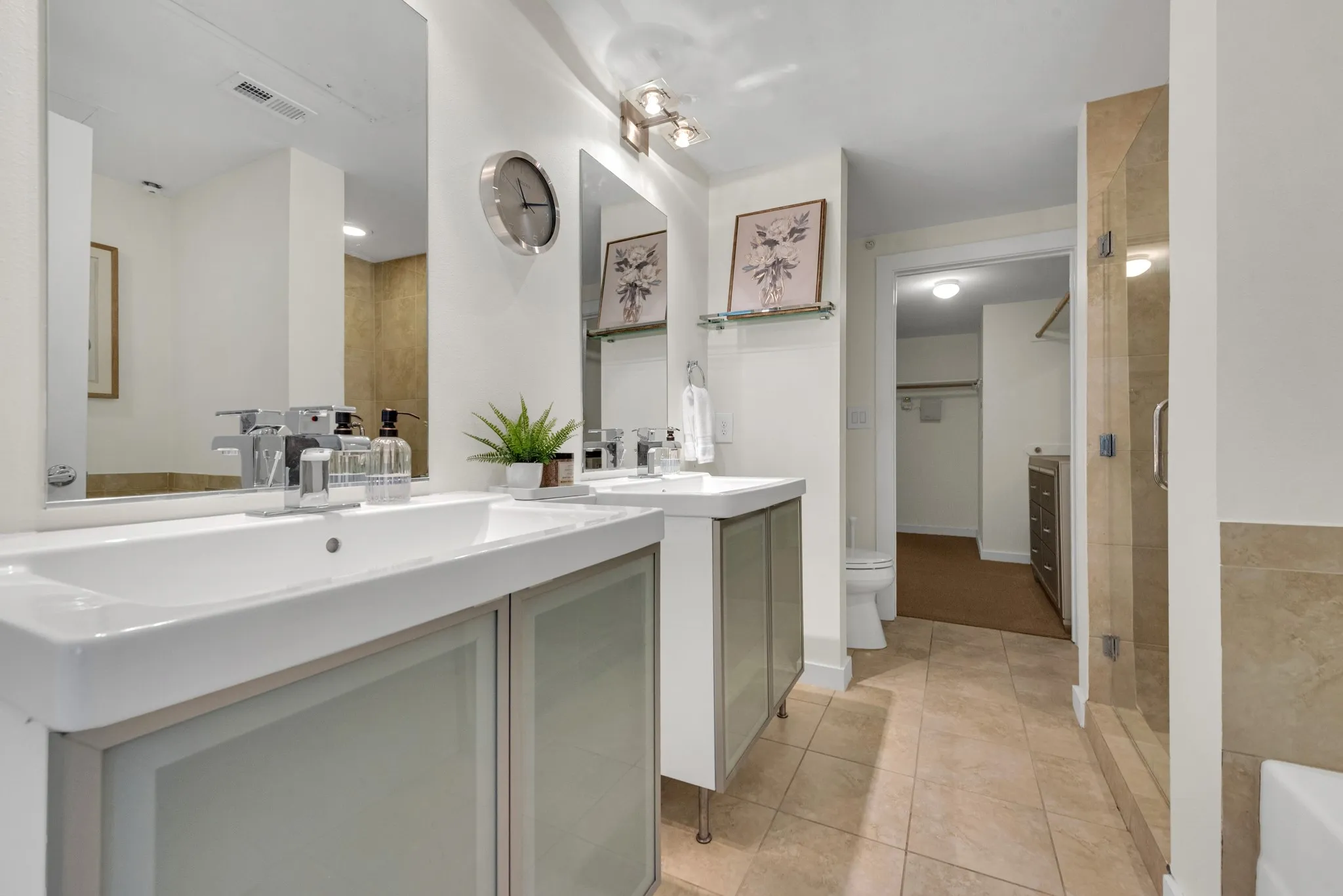 Condominium For Sale in Dallas County , 4040 N Hall Street 304, Dallas, Texas 75219, 2 Bedroom, 2 Bathroom, 1 Garage spaces, 1,201 Sqft, built in 2006, mls#21276017, Real Estate Agent in Dallas, Homes For Sale in Dallas county, Homes For Sale in Dallas, Realtor in Dallas Texas, Real Estate Brokerage Independent Realty Texas, Luminita Cordes Realtor