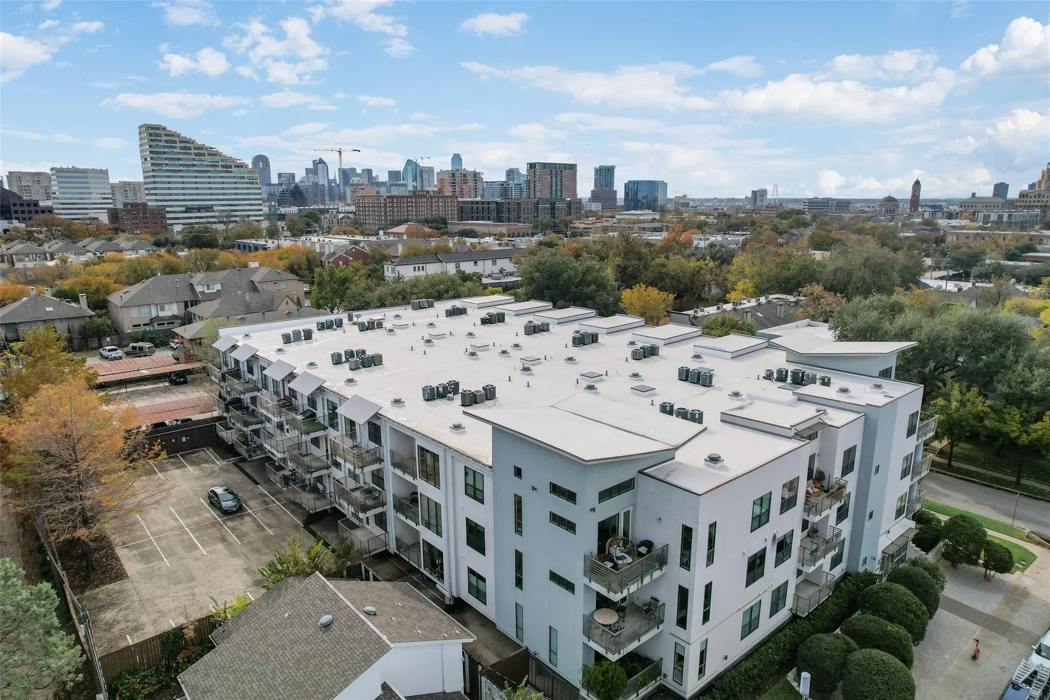 Condominium For Sale in Dallas County , 4040 N Hall Street 304, Dallas, Texas 75219, 2 Bedroom, 2 Bathroom, 1 Garage spaces, 1,201 Sqft, built in 2006, mls#21276017, Real Estate Agent in Dallas, Homes For Sale in Dallas county, Homes For Sale in Dallas, Realtor in Dallas Texas, Real Estate Brokerage Independent Realty Texas, Luminita Cordes Realtor