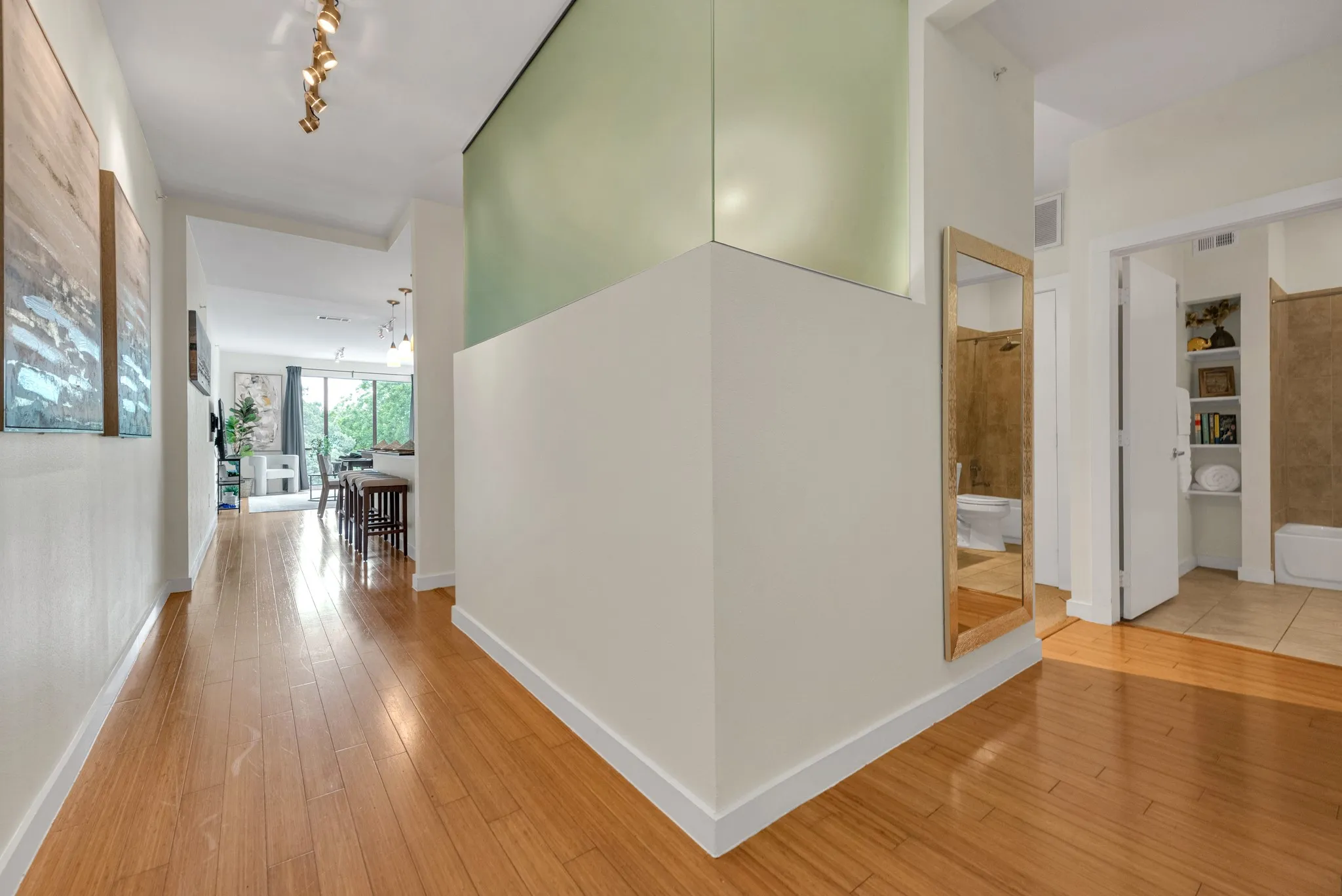 Condominium For Sale in Dallas County , 4040 N Hall Street 304, Dallas, Texas 75219, 2 Bedroom, 2 Bathroom, 1 Garage spaces, 1,201 Sqft, built in 2006, mls#21276017, Real Estate Agent in Dallas, Homes For Sale in Dallas county, Homes For Sale in Dallas, Realtor in Dallas Texas, Real Estate Brokerage Independent Realty Texas, Luminita Cordes Realtor