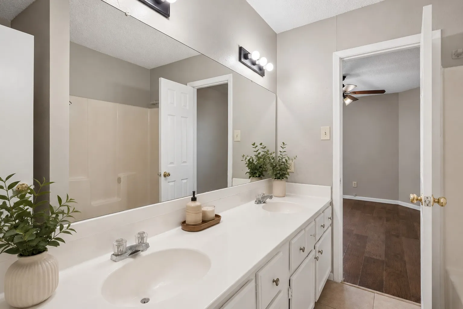 Quadruplex For Sale in Dallas County , 2813 Wimbledon Court, Garland, Texas 75041, 2 Bedroom, 2 Bathroom, Garage spaces, 0 Sqft, built in 1984, mls#21274695, Real Estate Agent in Garland, Homes For Sale in Dallas county, Homes For Sale in Garland, Realtor in Garland Texas, Real Estate Brokerage Independent Realty Texas, Luminita Cordes Realtor