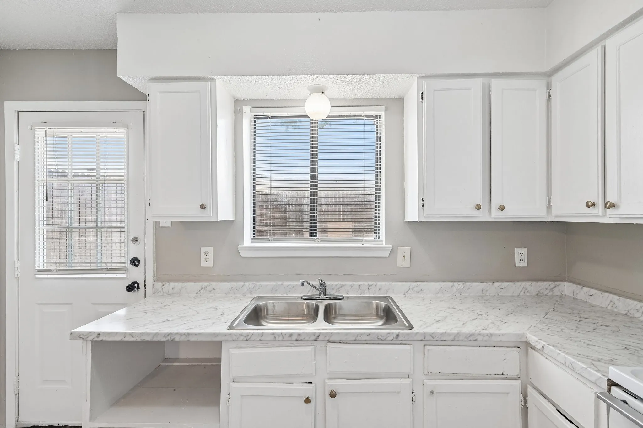 Quadruplex For Sale in Dallas County , 2813 Wimbledon Court, Garland, Texas 75041, 2 Bedroom, 2 Bathroom, Garage spaces, 0 Sqft, built in 1984, mls#21274695, Real Estate Agent in Garland, Homes For Sale in Dallas county, Homes For Sale in Garland, Realtor in Garland Texas, Real Estate Brokerage Independent Realty Texas, Luminita Cordes Realtor