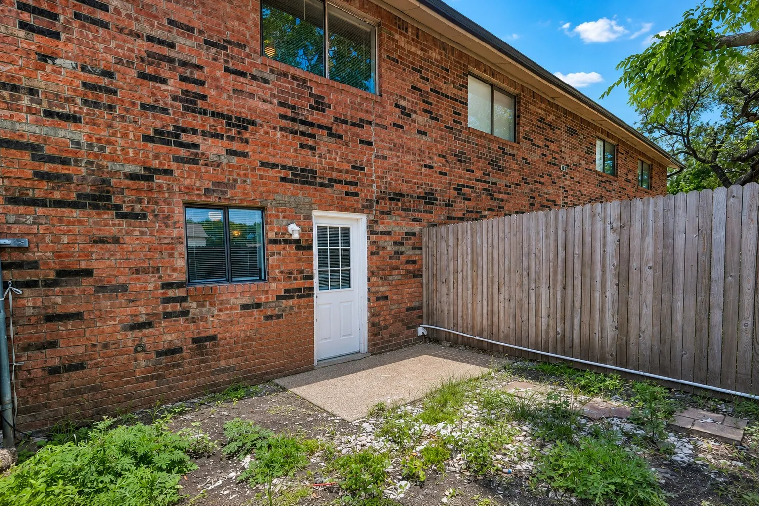 Quadruplex For Sale in Dallas County , 2813 Wimbledon Court, Garland, Texas 75041, 2 Bedroom, 2 Bathroom, Garage spaces, 0 Sqft, built in 1984, mls#21274695, Real Estate Agent in Garland, Homes For Sale in Dallas county, Homes For Sale in Garland, Realtor in Garland Texas, Real Estate Brokerage Independent Realty Texas, Luminita Cordes Realtor