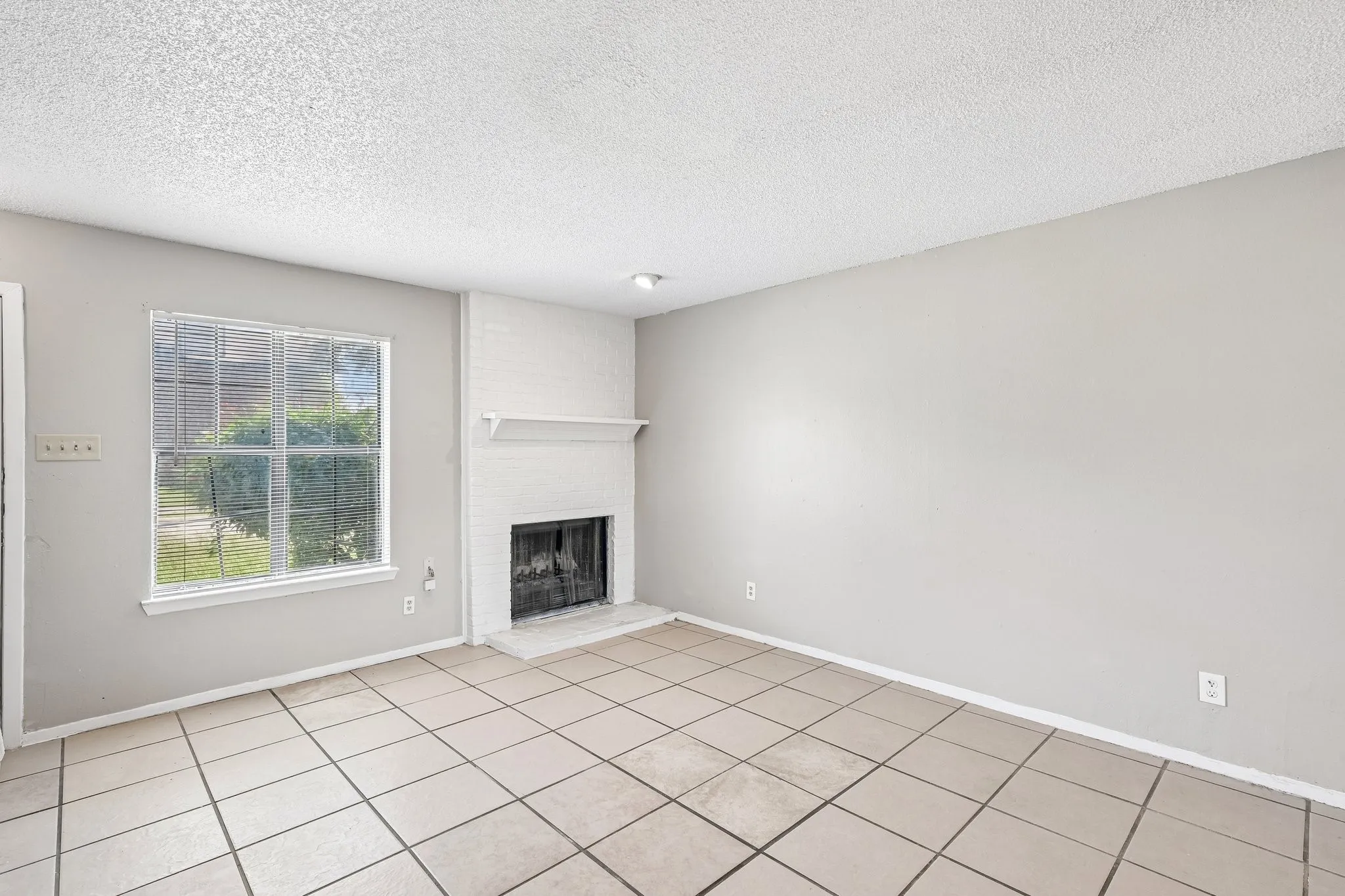 Quadruplex For Sale in Dallas County , 2813 Wimbledon Court, Garland, Texas 75041, 2 Bedroom, 2 Bathroom, Garage spaces, 0 Sqft, built in 1984, mls#21274695, Real Estate Agent in Garland, Homes For Sale in Dallas county, Homes For Sale in Garland, Realtor in Garland Texas, Real Estate Brokerage Independent Realty Texas, Luminita Cordes Realtor