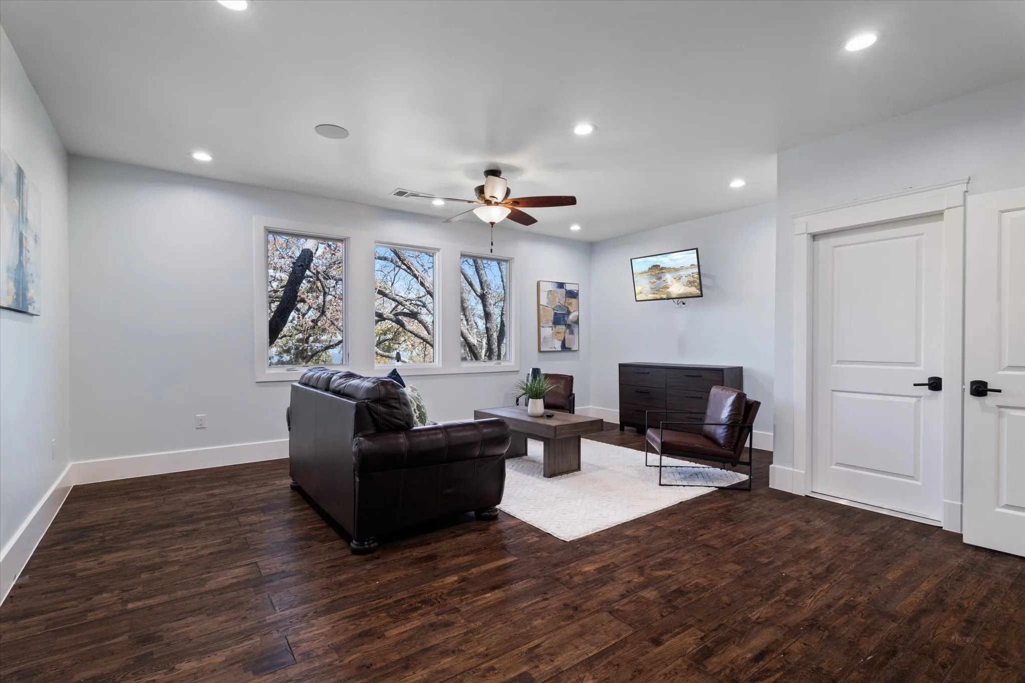 Single Family Residence For Rent in Kaufman County , 8791 Southern Shore Court, Kemp, Texas 75143, 5 Bedroom, 6 Bathroom, 2 Garage spaces, 4,600 Sqft, built in 2020, mls#21276068, Real Estate Agent in Kemp, Homes For Rent in Kaufman county, Homes For Rent in Kemp, Realtor in Kemp Texas, Real Estate Brokerage Independent Realty Texas, Luminita Cordes Realtor