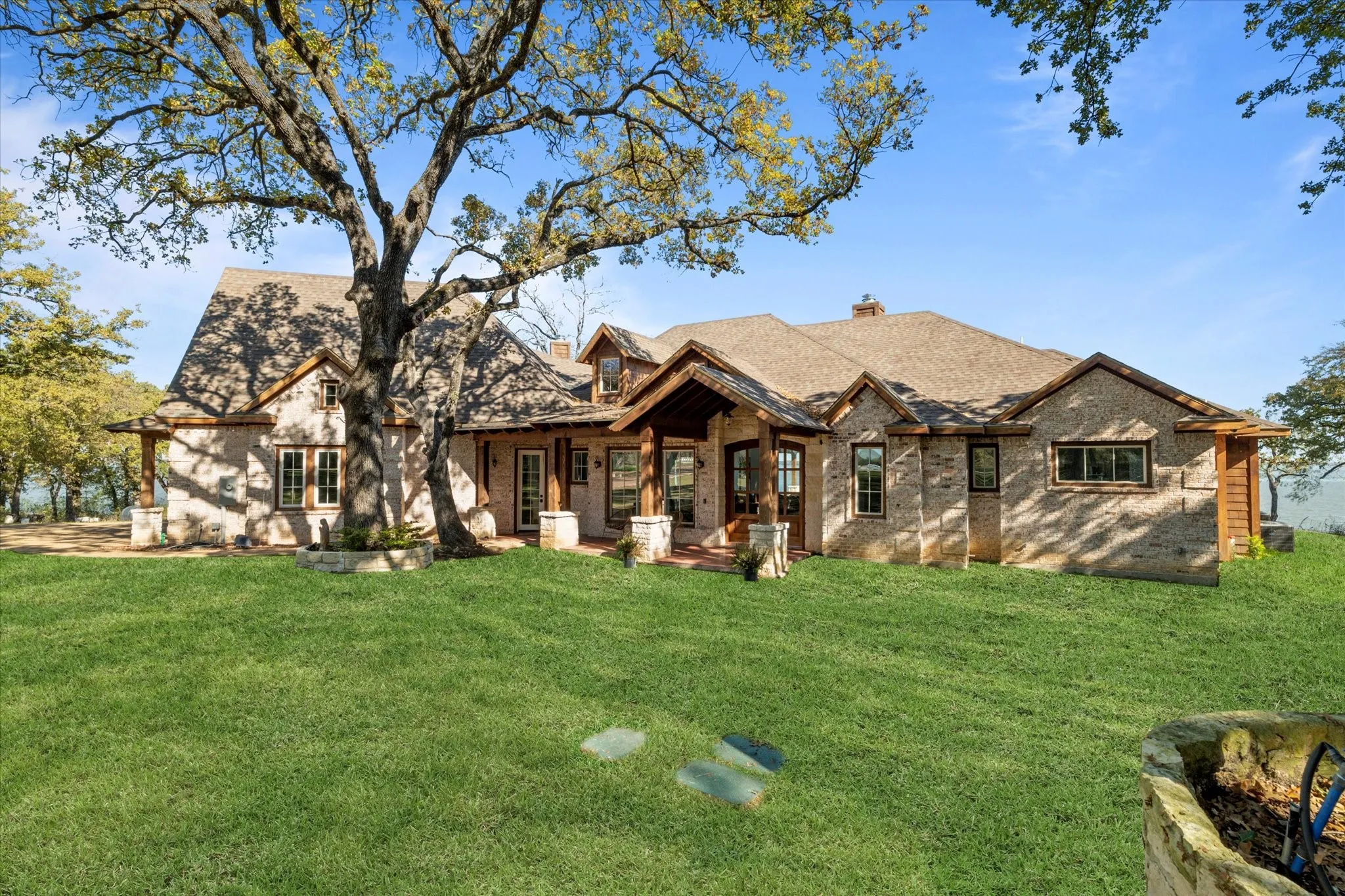 Single Family Residence For Rent in Kaufman County , 8791 Southern Shore Court, Kemp, Texas 75143, 5 Bedroom, 6 Bathroom, 2 Garage spaces, 4,600 Sqft, built in 2020, mls#21276068, Real Estate Agent in Kemp, Homes For Rent in Kaufman county, Homes For Rent in Kemp, Realtor in Kemp Texas, Real Estate Brokerage Independent Realty Texas, Luminita Cordes Realtor