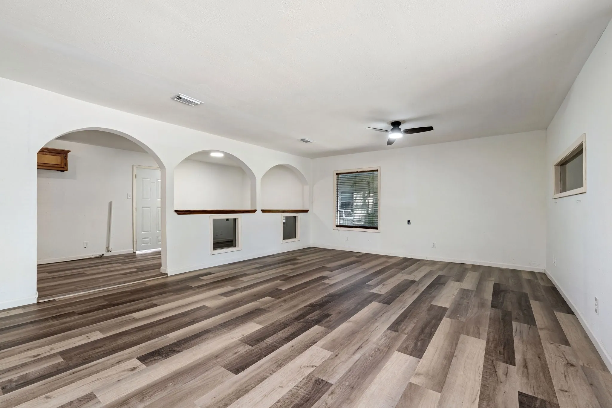 Single Family Residence For Sale in Dallas County , 1623 Fresno Street, Dallas, Texas 75217, 6 Bedroom, 2 Bathroom, Garage spaces, 2,194 Sqft, built in 1954, mls#21268937, Real Estate Agent in Dallas, Homes For Sale in Dallas county, Homes For Sale in Dallas, Realtor in Dallas Texas, Real Estate Brokerage Independent Realty Texas, Luminita Cordes Realtor