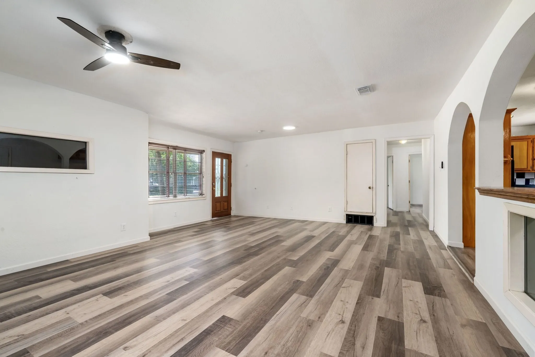 Single Family Residence For Sale in Dallas County , 1623 Fresno Street, Dallas, Texas 75217, 6 Bedroom, 2 Bathroom, Garage spaces, 2,194 Sqft, built in 1954, mls#21268937, Real Estate Agent in Dallas, Homes For Sale in Dallas county, Homes For Sale in Dallas, Realtor in Dallas Texas, Real Estate Brokerage Independent Realty Texas, Luminita Cordes Realtor