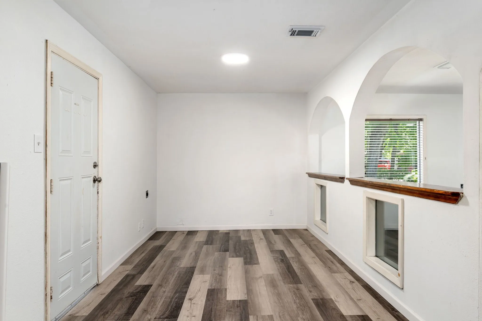 Single Family Residence For Sale in Dallas County , 1623 Fresno Street, Dallas, Texas 75217, 6 Bedroom, 2 Bathroom, Garage spaces, 2,194 Sqft, built in 1954, mls#21268937, Real Estate Agent in Dallas, Homes For Sale in Dallas county, Homes For Sale in Dallas, Realtor in Dallas Texas, Real Estate Brokerage Independent Realty Texas, Luminita Cordes Realtor