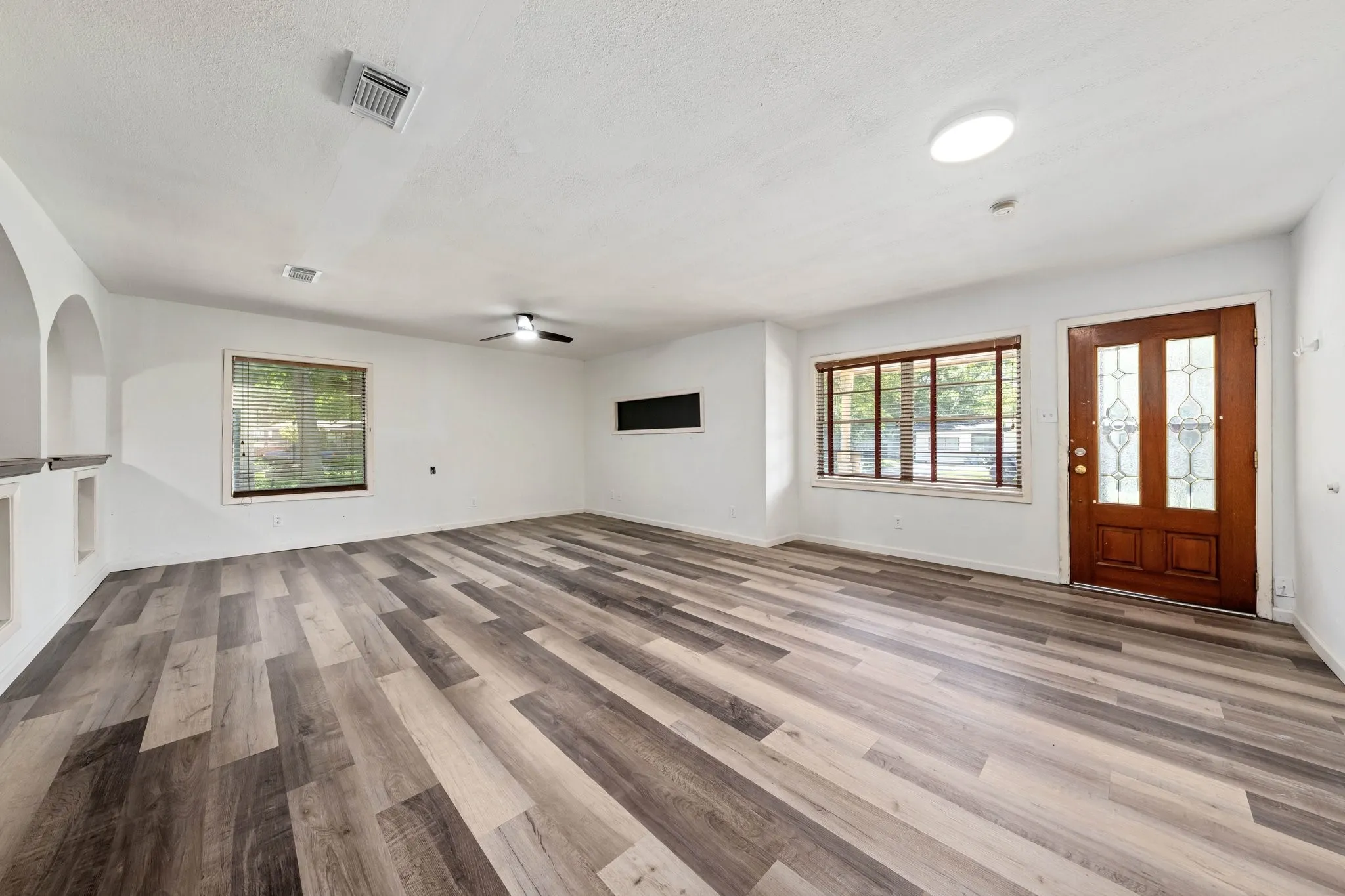 Single Family Residence For Sale in Dallas County , 1623 Fresno Street, Dallas, Texas 75217, 6 Bedroom, 2 Bathroom, Garage spaces, 2,194 Sqft, built in 1954, mls#21268937, Real Estate Agent in Dallas, Homes For Sale in Dallas county, Homes For Sale in Dallas, Realtor in Dallas Texas, Real Estate Brokerage Independent Realty Texas, Luminita Cordes Realtor