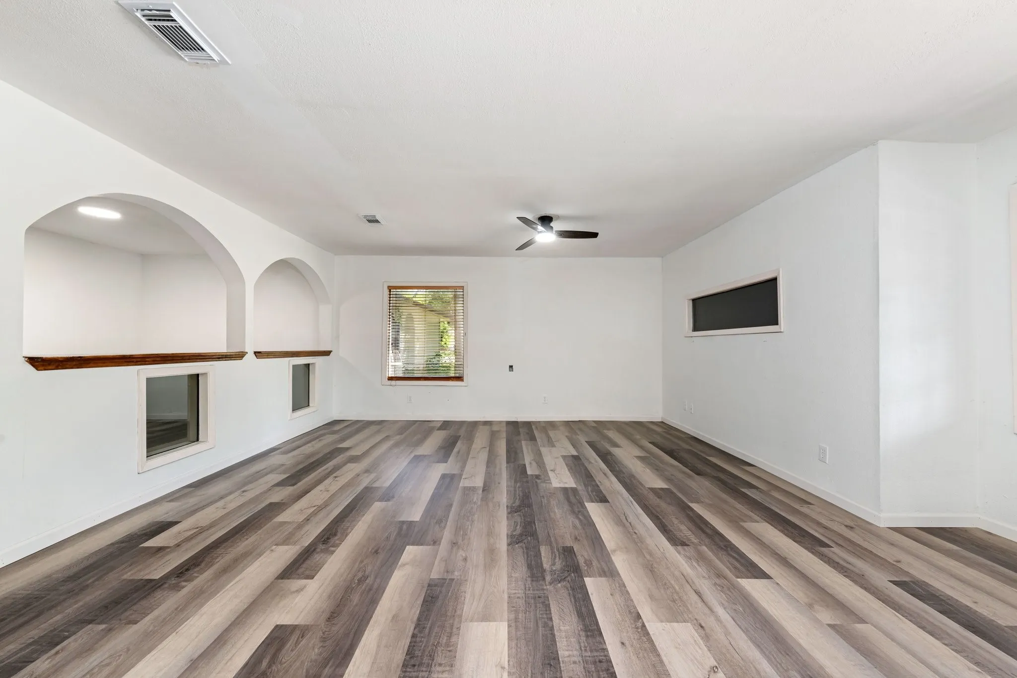 Single Family Residence For Sale in Dallas County , 1623 Fresno Street, Dallas, Texas 75217, 6 Bedroom, 2 Bathroom, Garage spaces, 2,194 Sqft, built in 1954, mls#21268937, Real Estate Agent in Dallas, Homes For Sale in Dallas county, Homes For Sale in Dallas, Realtor in Dallas Texas, Real Estate Brokerage Independent Realty Texas, Luminita Cordes Realtor