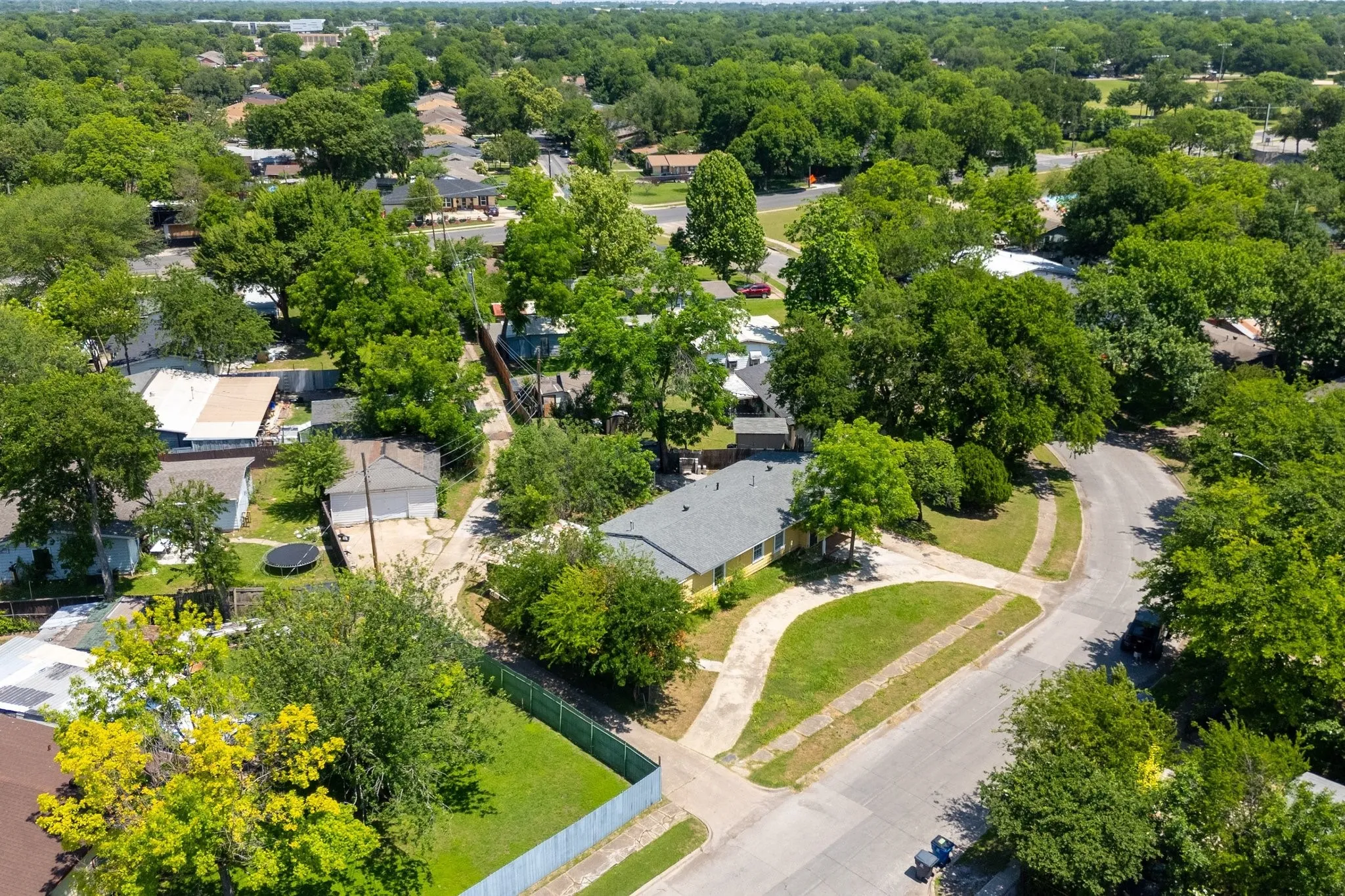 Single Family Residence For Sale in Dallas County , 1623 Fresno Street, Dallas, Texas 75217, 6 Bedroom, 2 Bathroom, Garage spaces, 2,194 Sqft, built in 1954, mls#21268937, Real Estate Agent in Dallas, Homes For Sale in Dallas county, Homes For Sale in Dallas, Realtor in Dallas Texas, Real Estate Brokerage Independent Realty Texas, Luminita Cordes Realtor