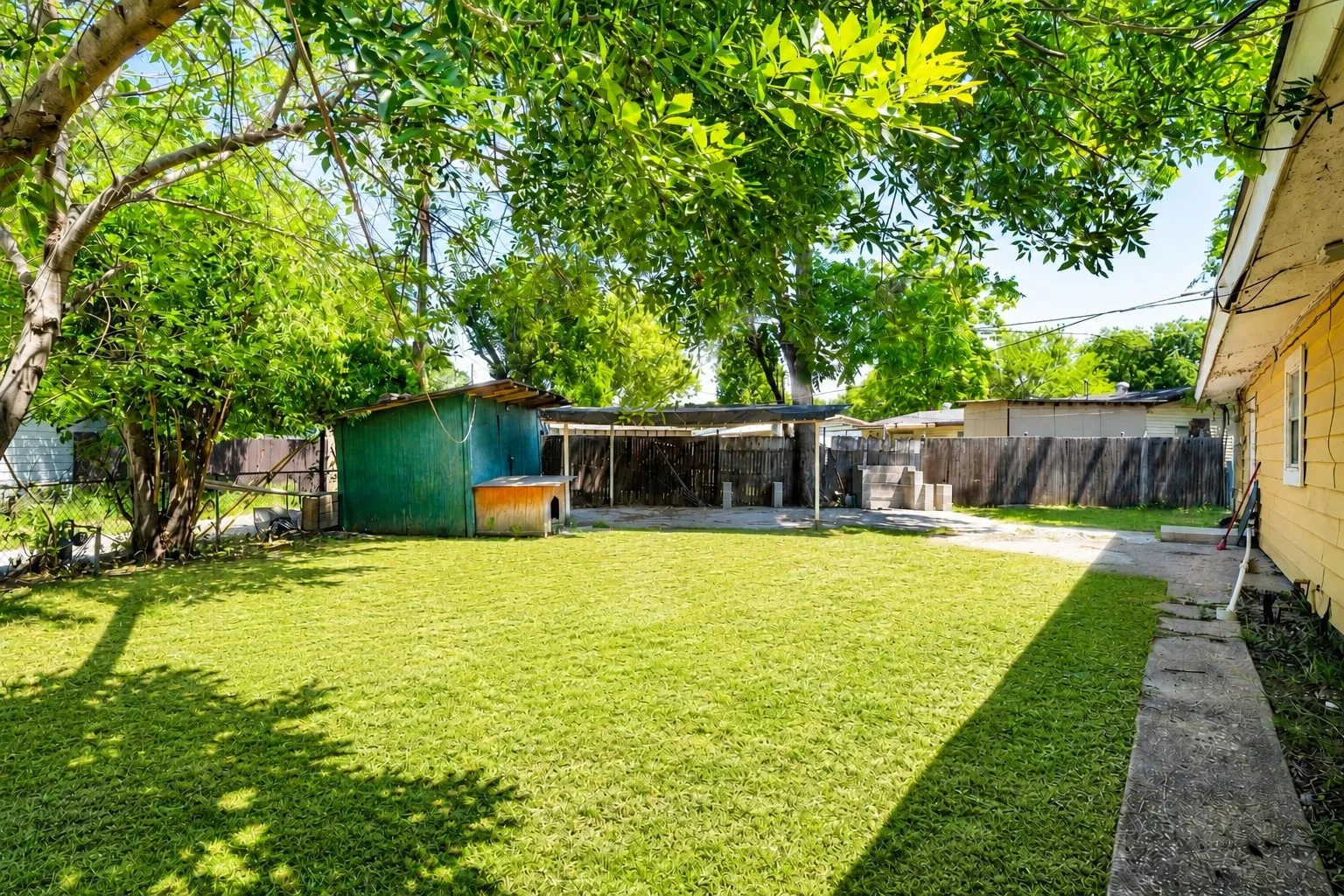 Single Family Residence For Sale in Dallas County , 1623 Fresno Street, Dallas, Texas 75217, 6 Bedroom, 2 Bathroom, Garage spaces, 2,194 Sqft, built in 1954, mls#21268937, Real Estate Agent in Dallas, Homes For Sale in Dallas county, Homes For Sale in Dallas, Realtor in Dallas Texas, Real Estate Brokerage Independent Realty Texas, Luminita Cordes Realtor