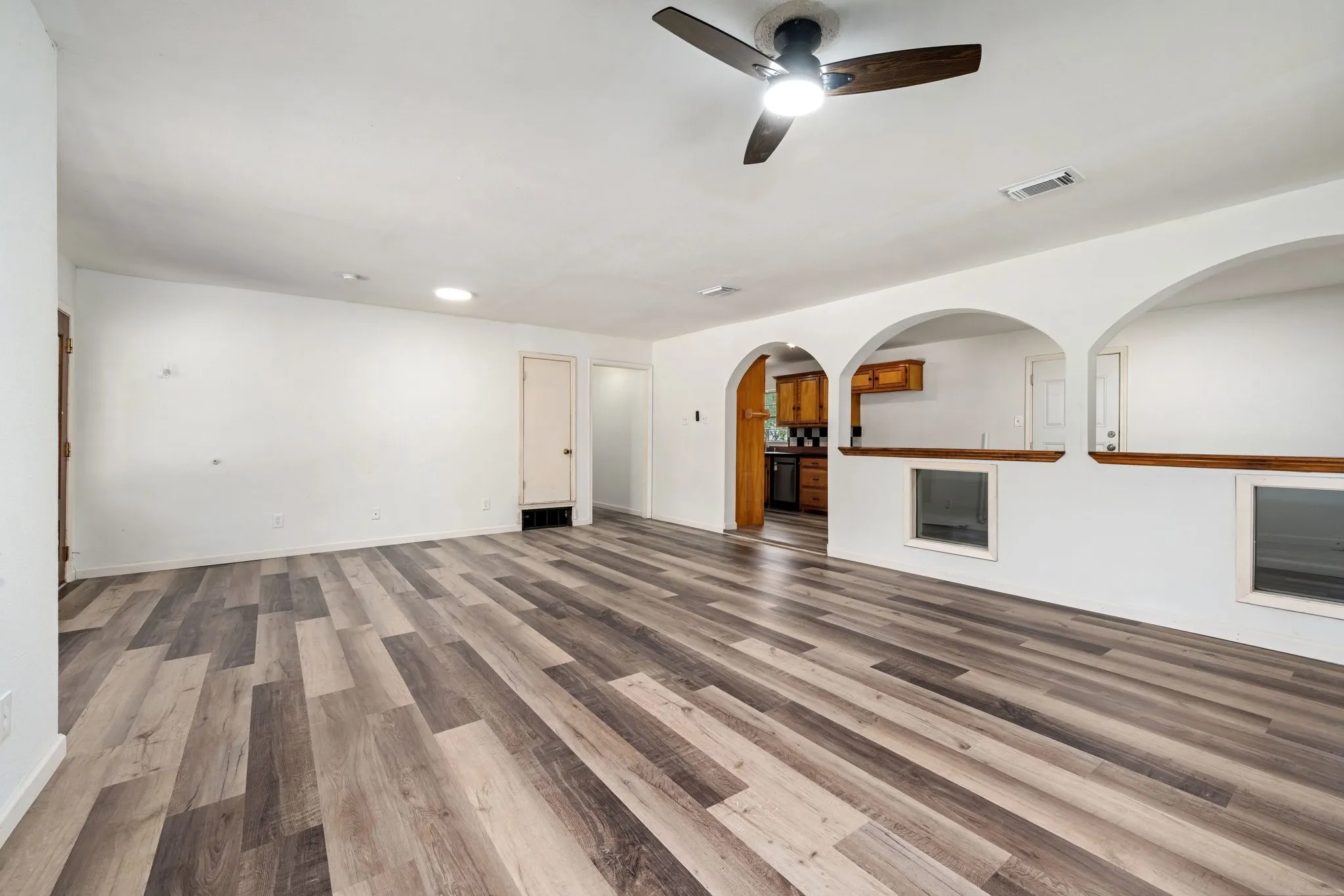 Single Family Residence For Sale in Dallas County , 1623 Fresno Street, Dallas, Texas 75217, 6 Bedroom, 2 Bathroom, Garage spaces, 2,194 Sqft, built in 1954, mls#21268937, Real Estate Agent in Dallas, Homes For Sale in Dallas county, Homes For Sale in Dallas, Realtor in Dallas Texas, Real Estate Brokerage Independent Realty Texas, Luminita Cordes Realtor