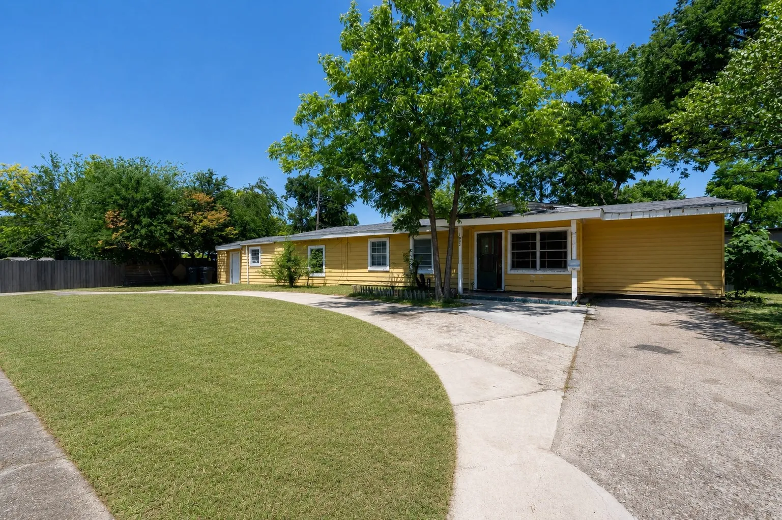Single Family Residence For Sale in Dallas County , 1623 Fresno Street, Dallas, Texas 75217, 6 Bedroom, 2 Bathroom, Garage spaces, 2,194 Sqft, built in 1954, mls#21268937, Real Estate Agent in Dallas, Homes For Sale in Dallas county, Homes For Sale in Dallas, Realtor in Dallas Texas, Real Estate Brokerage Independent Realty Texas, Luminita Cordes Realtor
