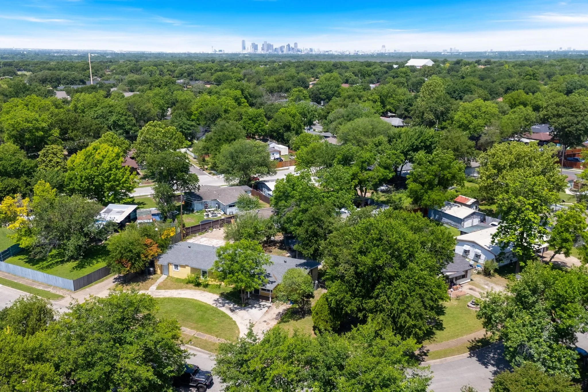 Single Family Residence For Sale in Dallas County , 1623 Fresno Street, Dallas, Texas 75217, 6 Bedroom, 2 Bathroom, Garage spaces, 2,194 Sqft, built in 1954, mls#21268937, Real Estate Agent in Dallas, Homes For Sale in Dallas county, Homes For Sale in Dallas, Realtor in Dallas Texas, Real Estate Brokerage Independent Realty Texas, Luminita Cordes Realtor