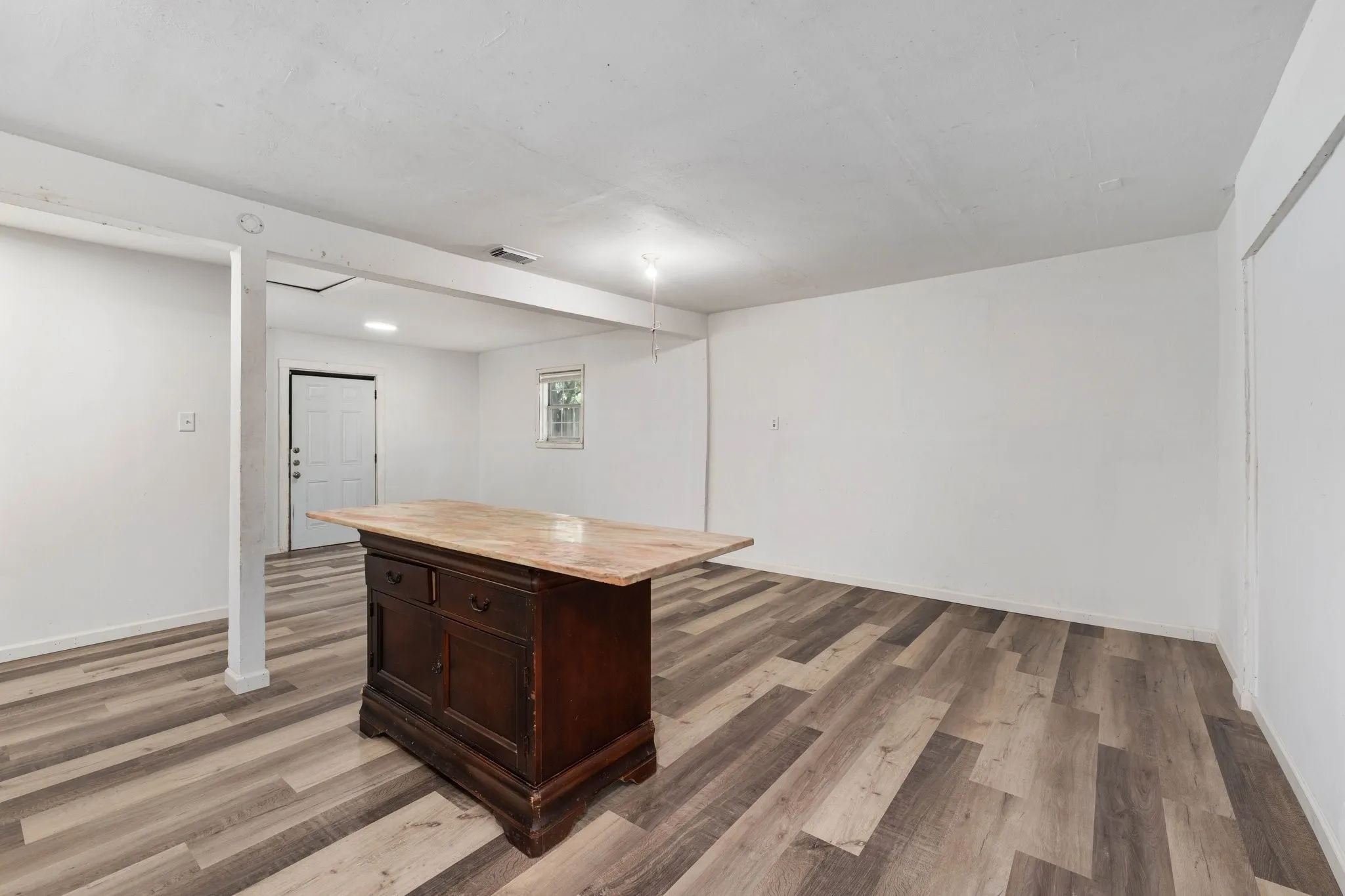Single Family Residence For Sale in Dallas County , 1623 Fresno Street, Dallas, Texas 75217, 6 Bedroom, 2 Bathroom, Garage spaces, 2,194 Sqft, built in 1954, mls#21268937, Real Estate Agent in Dallas, Homes For Sale in Dallas county, Homes For Sale in Dallas, Realtor in Dallas Texas, Real Estate Brokerage Independent Realty Texas, Luminita Cordes Realtor