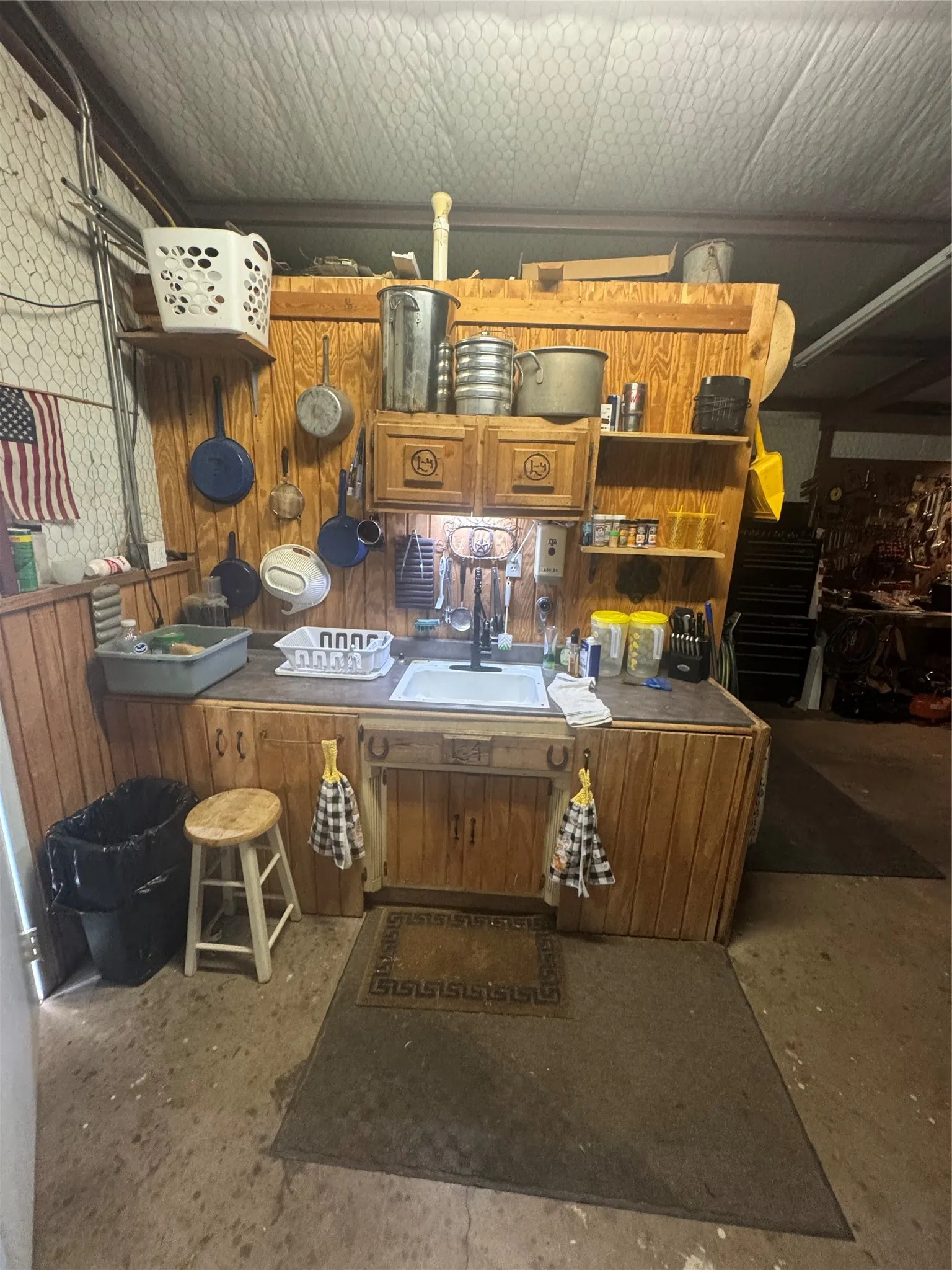 Single Family Residence For Sale in Hardeman County , 400 Cain Street, Quanah, Texas 79252, 3 Bedroom, 1 Bathroom, 2 Garage spaces, 1,941 Sqft, built in 1909, mls#21276094, Real Estate Agent in Quanah, Homes For Sale in Hardeman county, Homes For Sale in Quanah, Realtor in Quanah Texas, Real Estate Brokerage Independent Realty Texas, Luminita Cordes Realtor